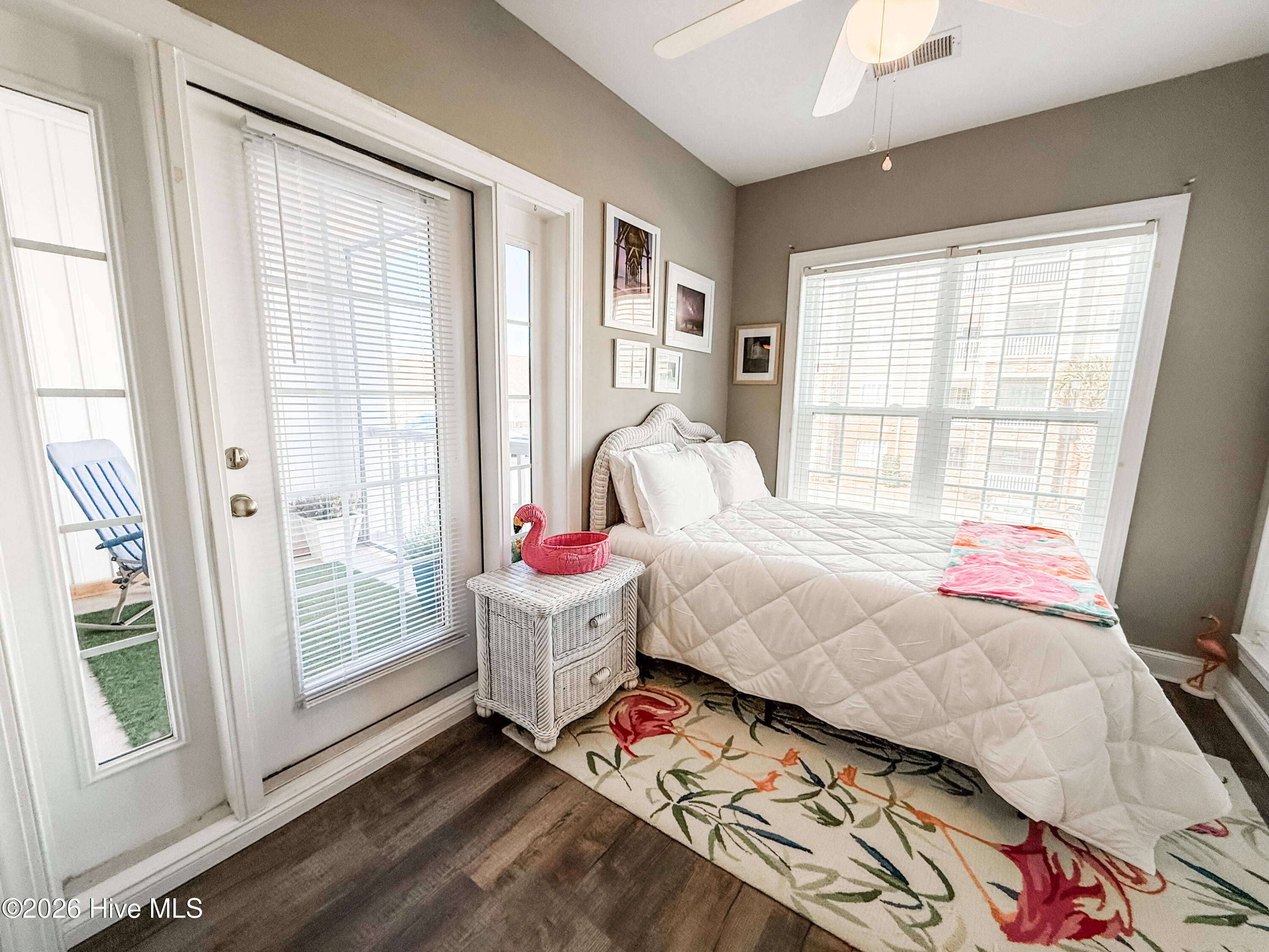 100554593 | Photo 28