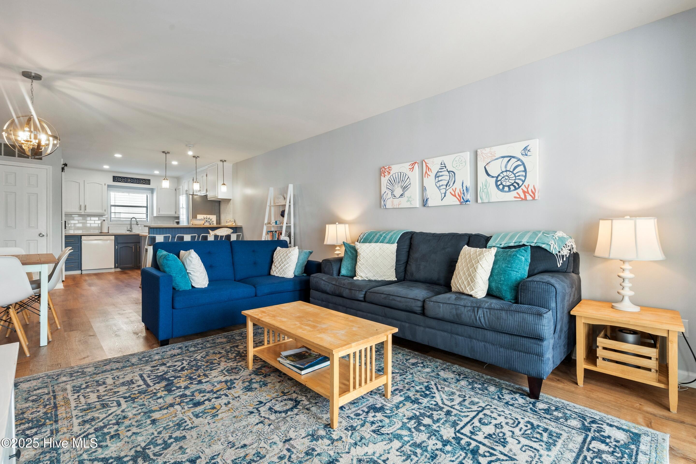 100535688 | Photo 14