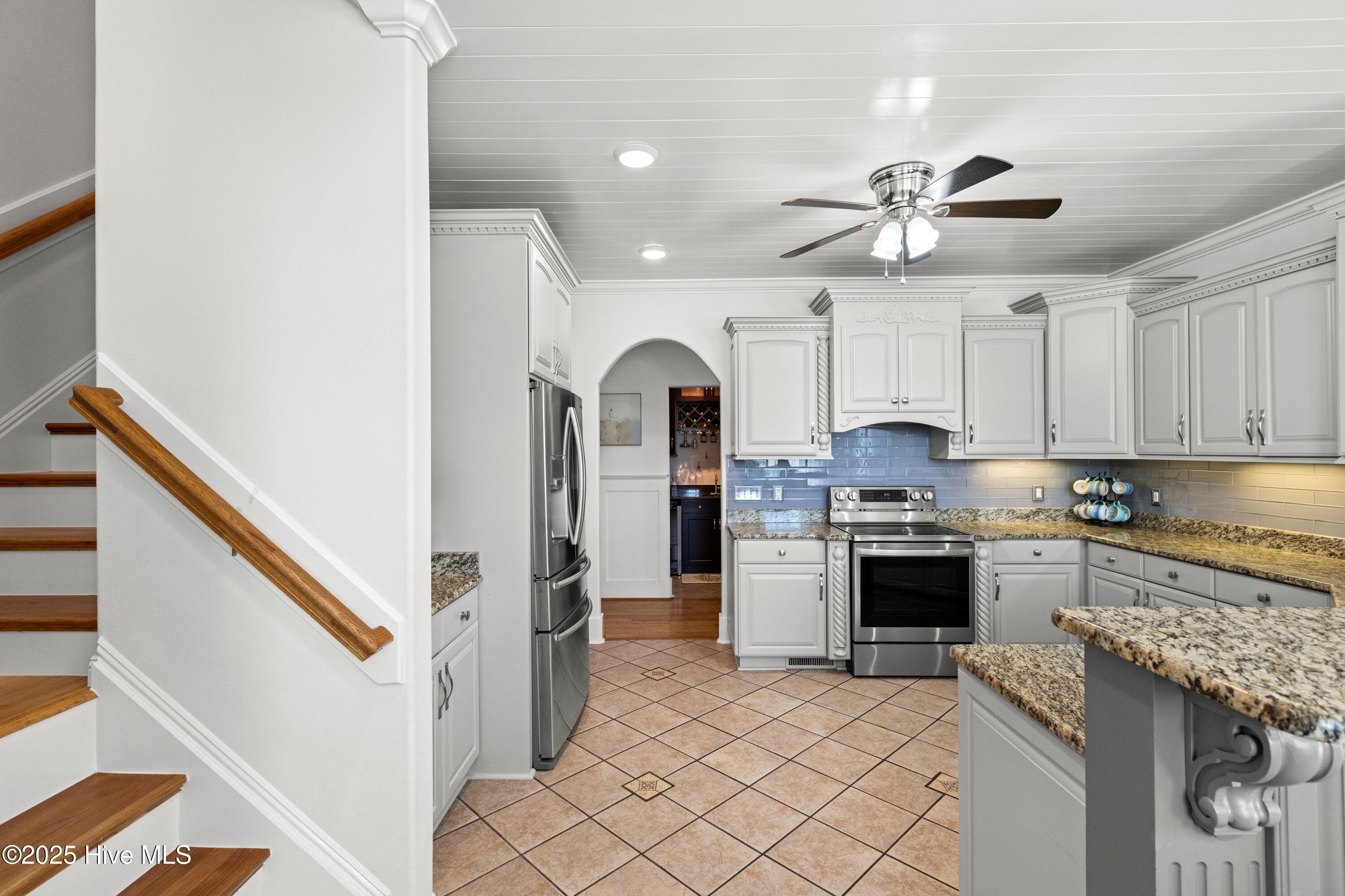 100532894 | Photo 15