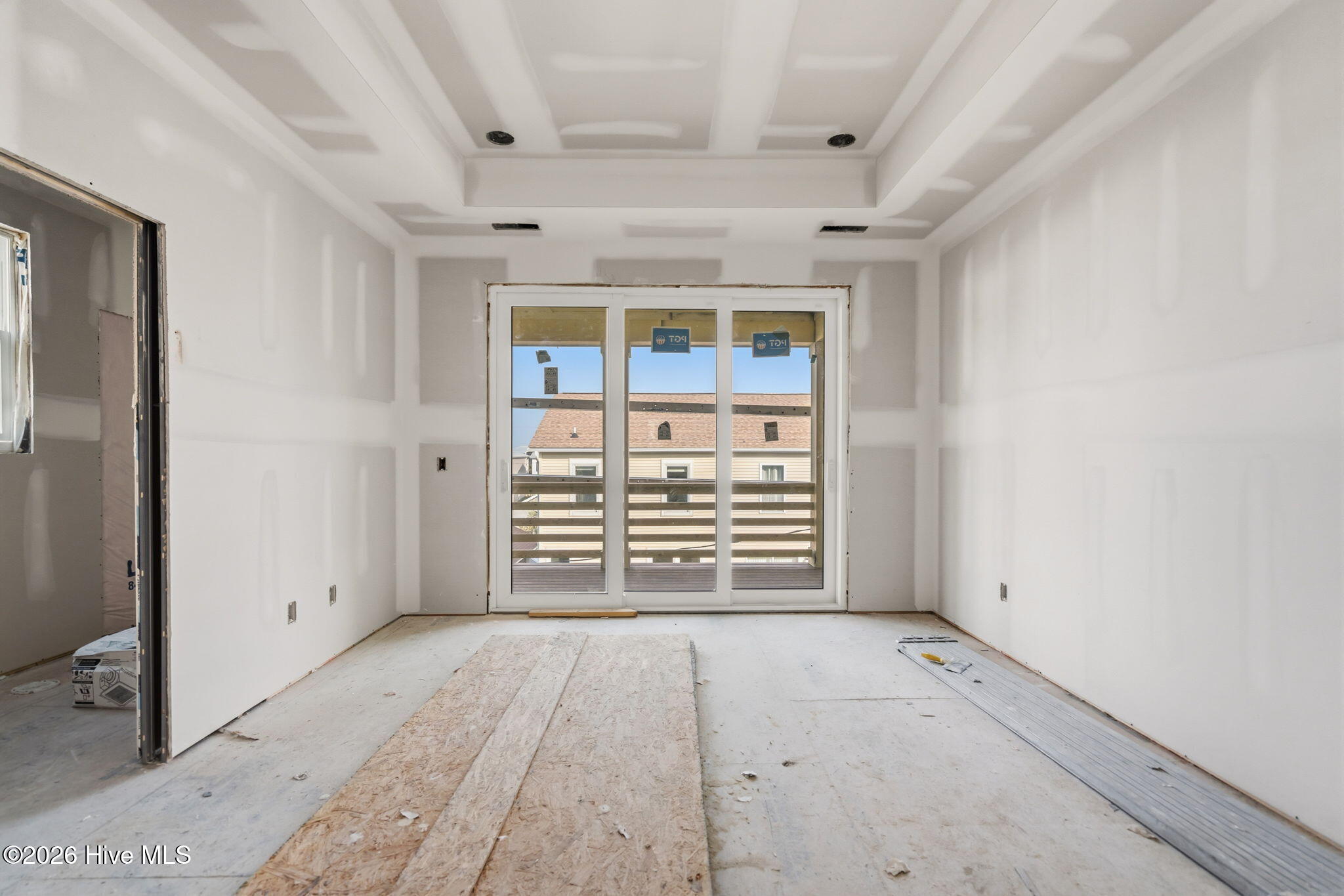 100547046 | Photo 27