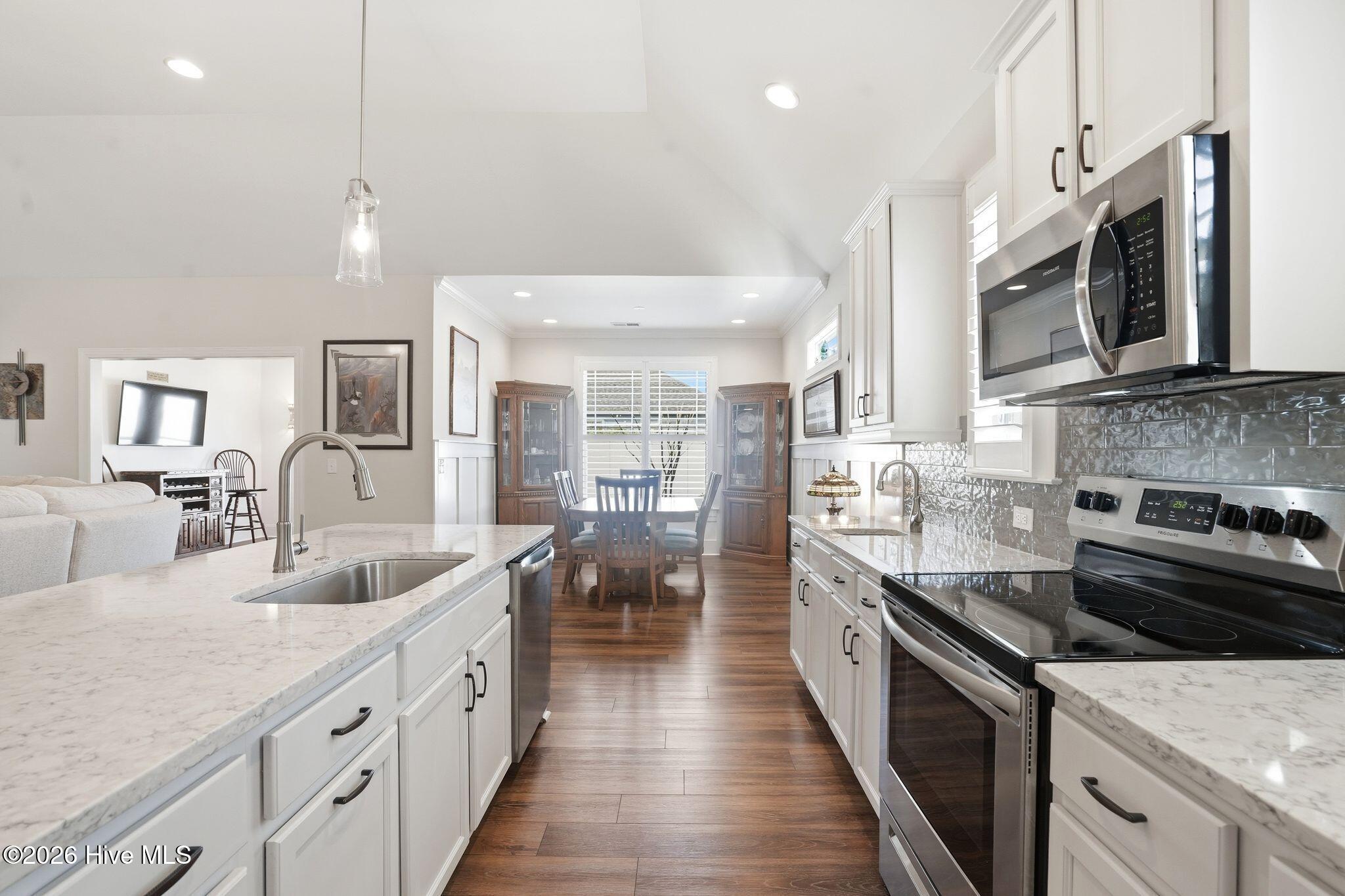 100559439 | Photo 34