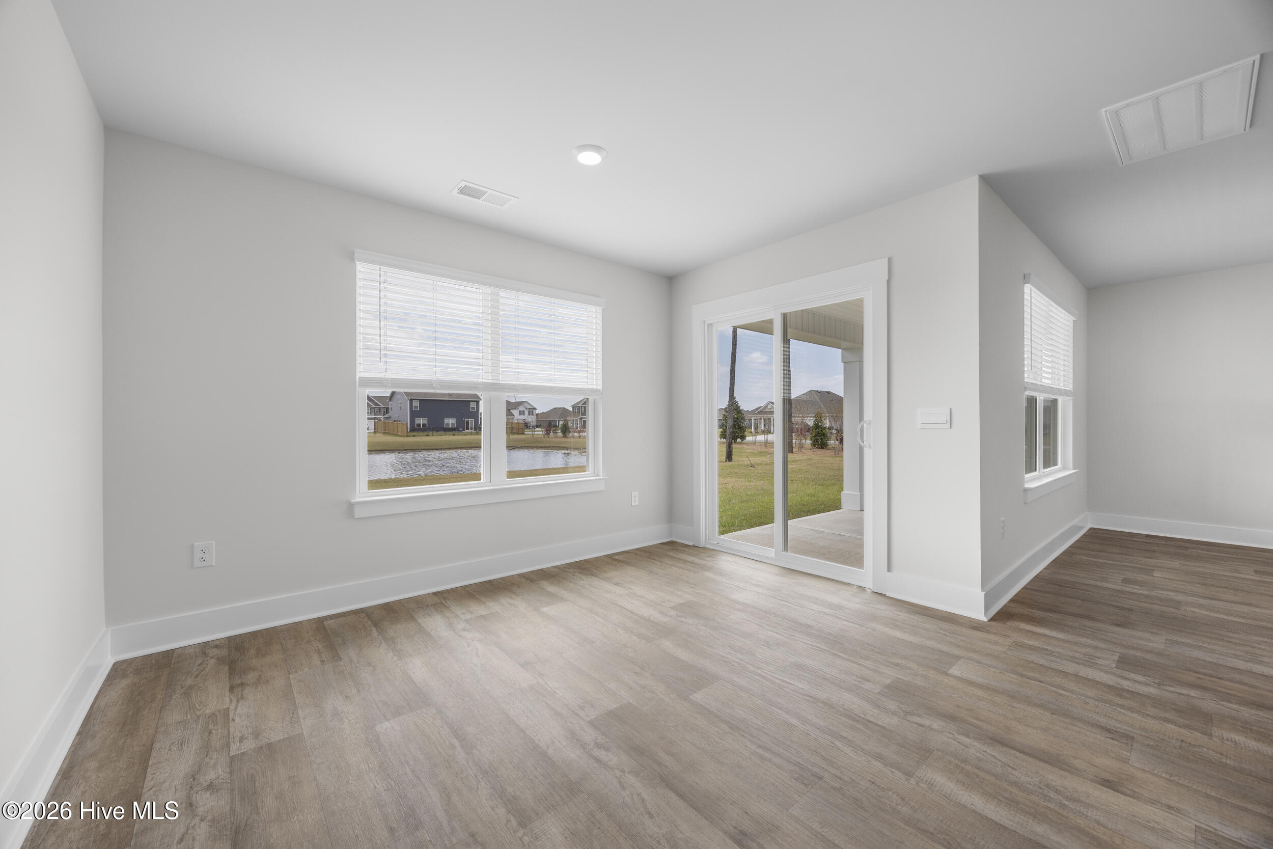 100563426 | Photo 20