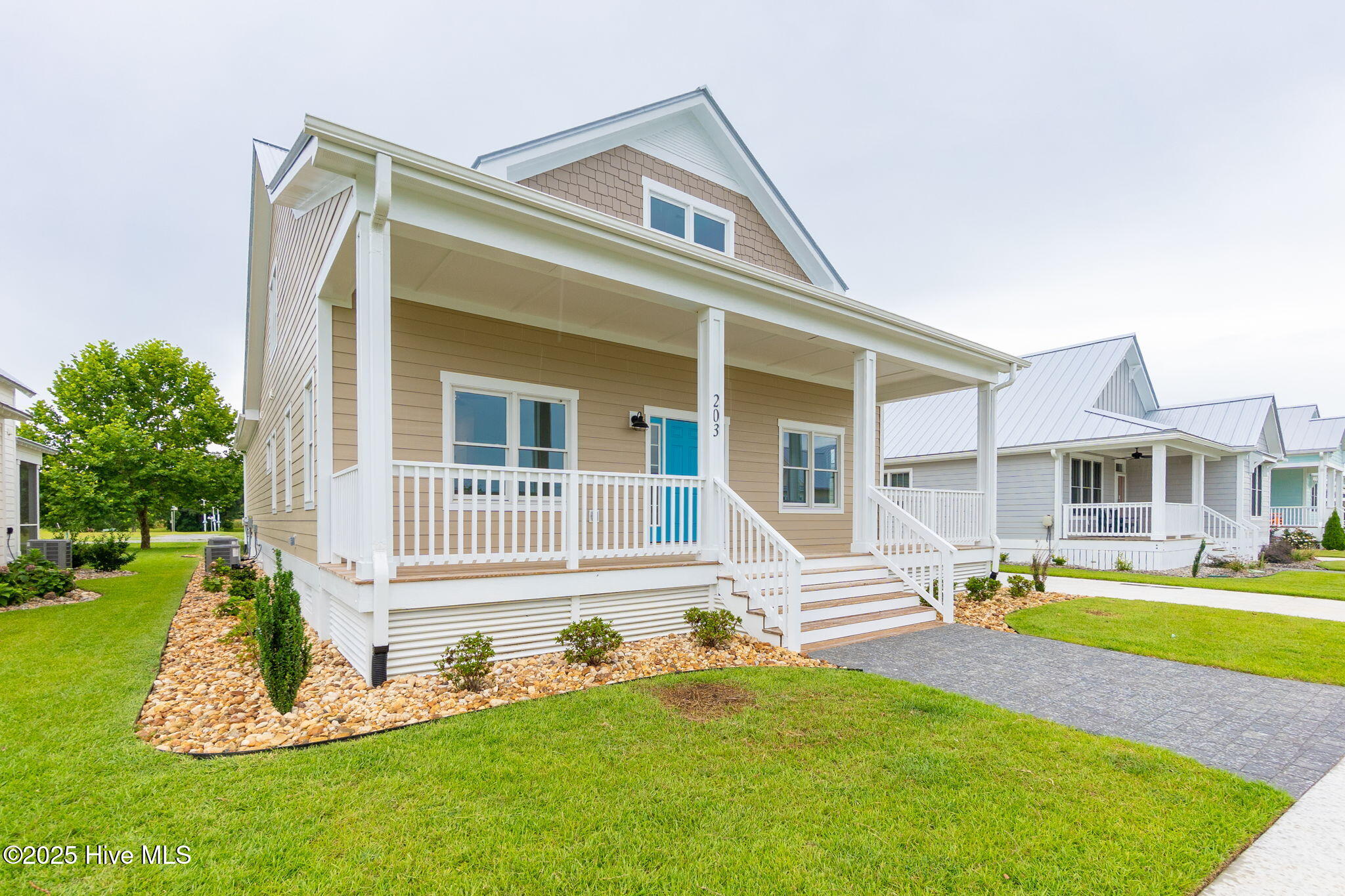 1-web-or-mls-cchadwick-visuals-203-villa