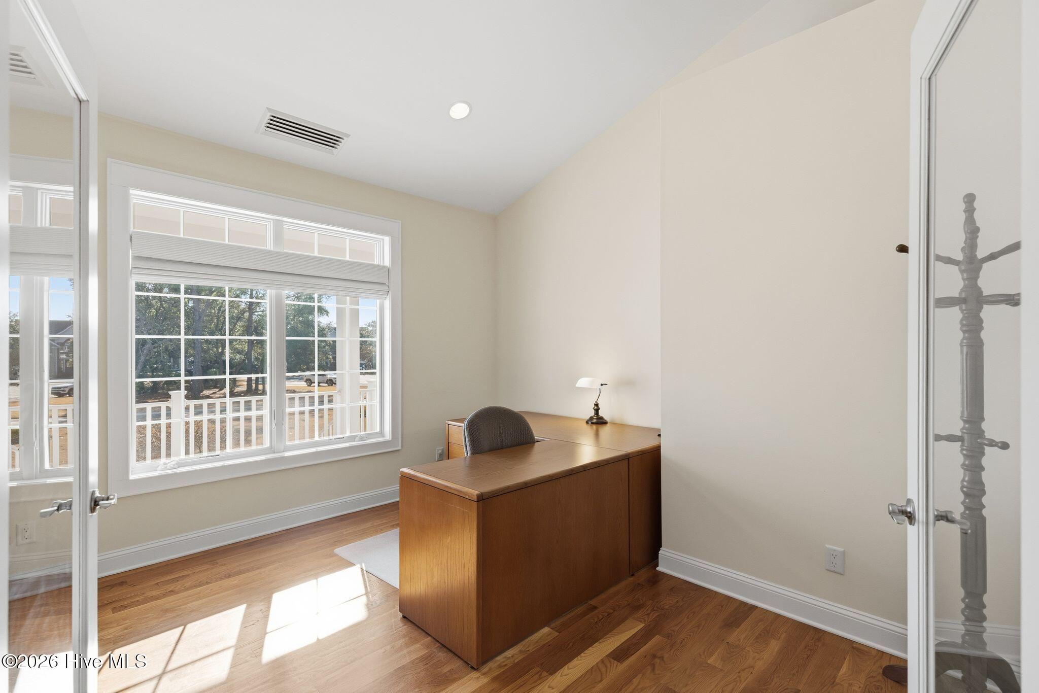 100553774 | Photo 52