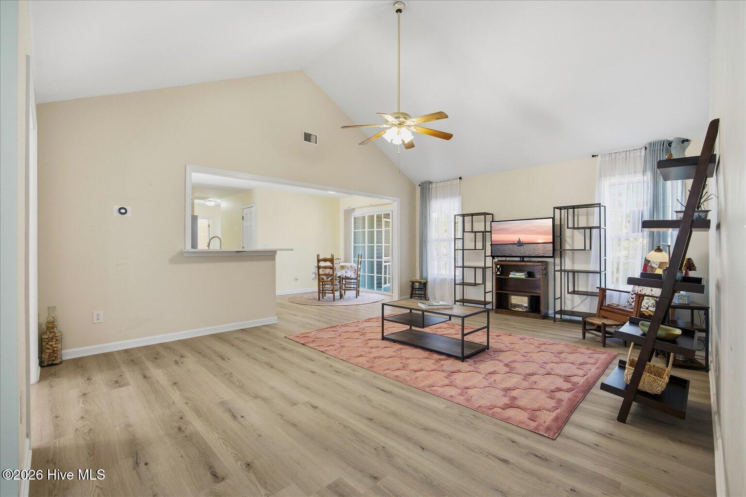 100558817 | Photo 12