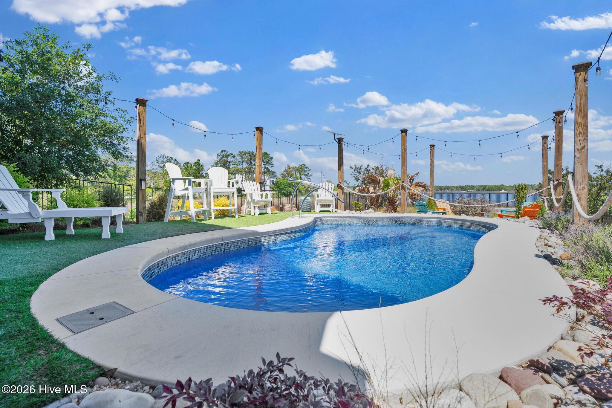 100569220 | Photo 41