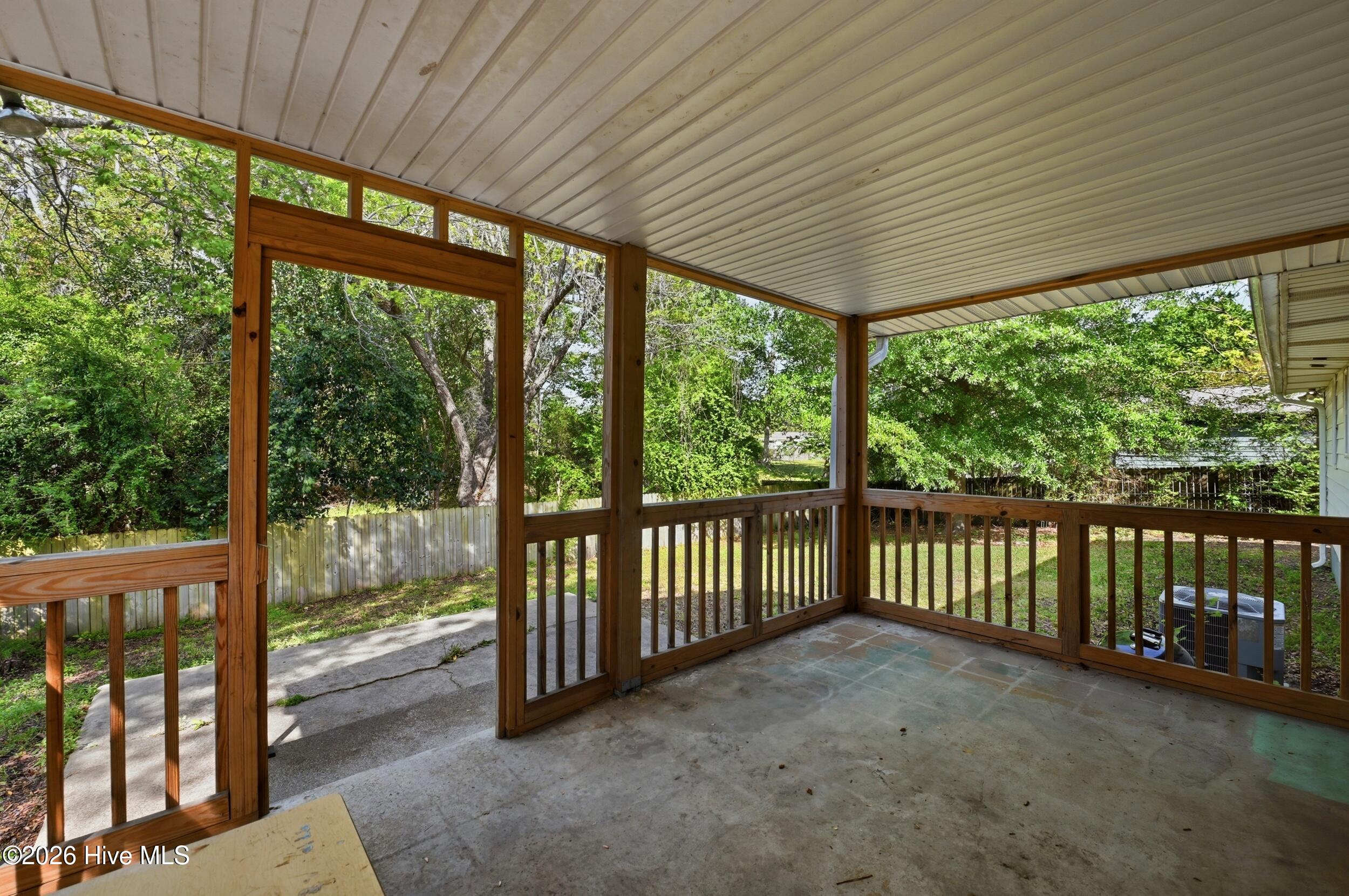 100566125 | Photo 33