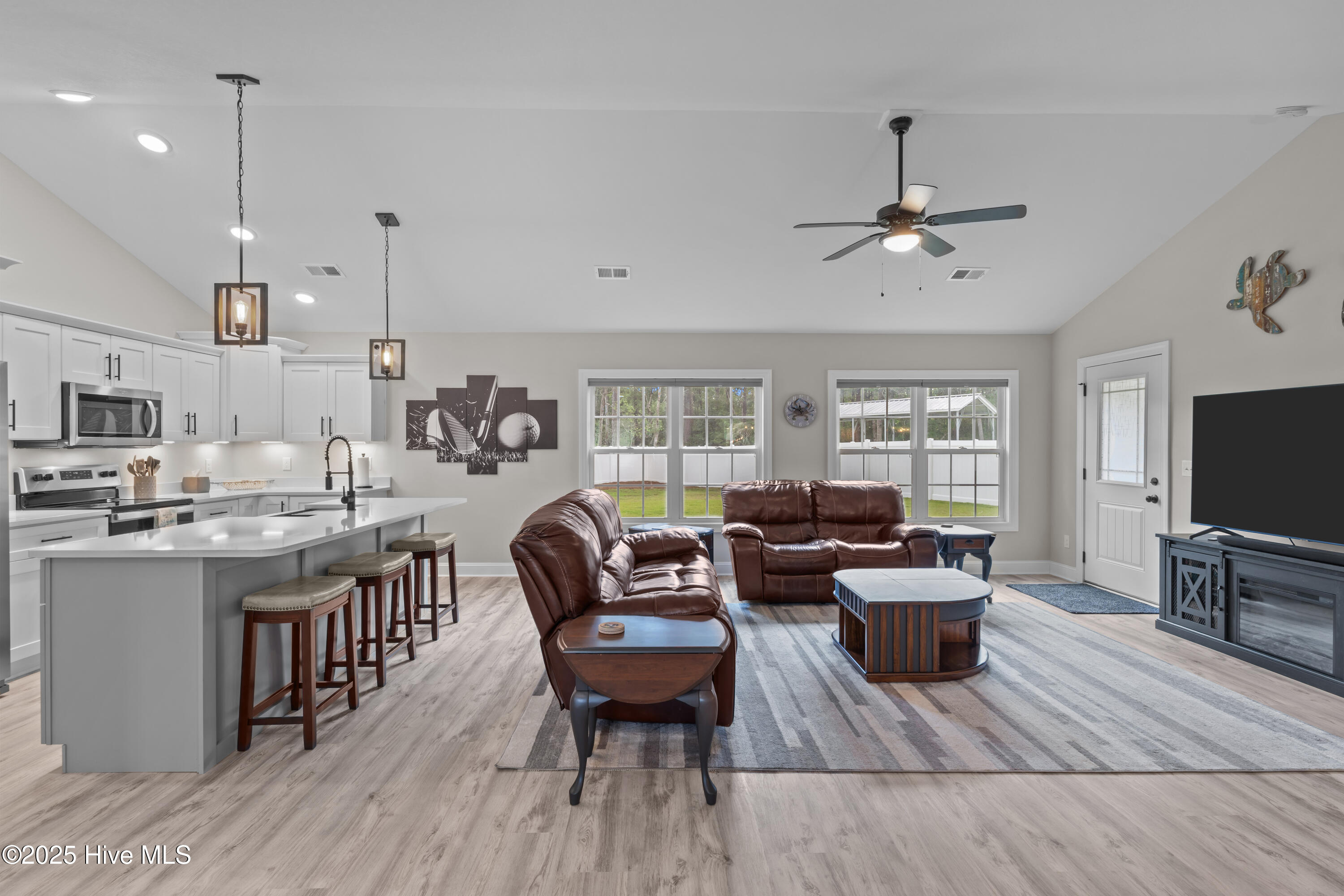 100522154 | Photo 19