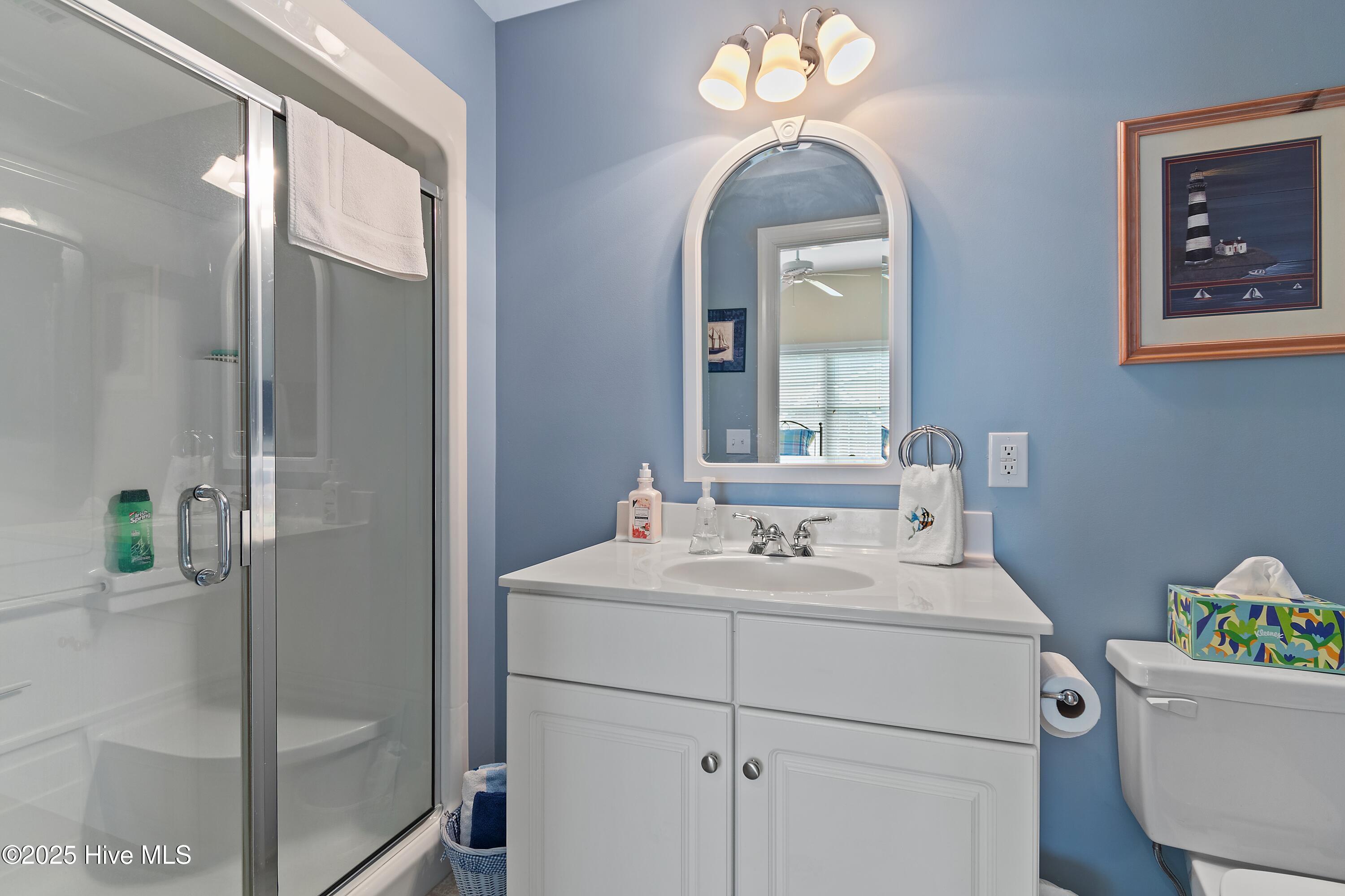 100512270 | Photo 36