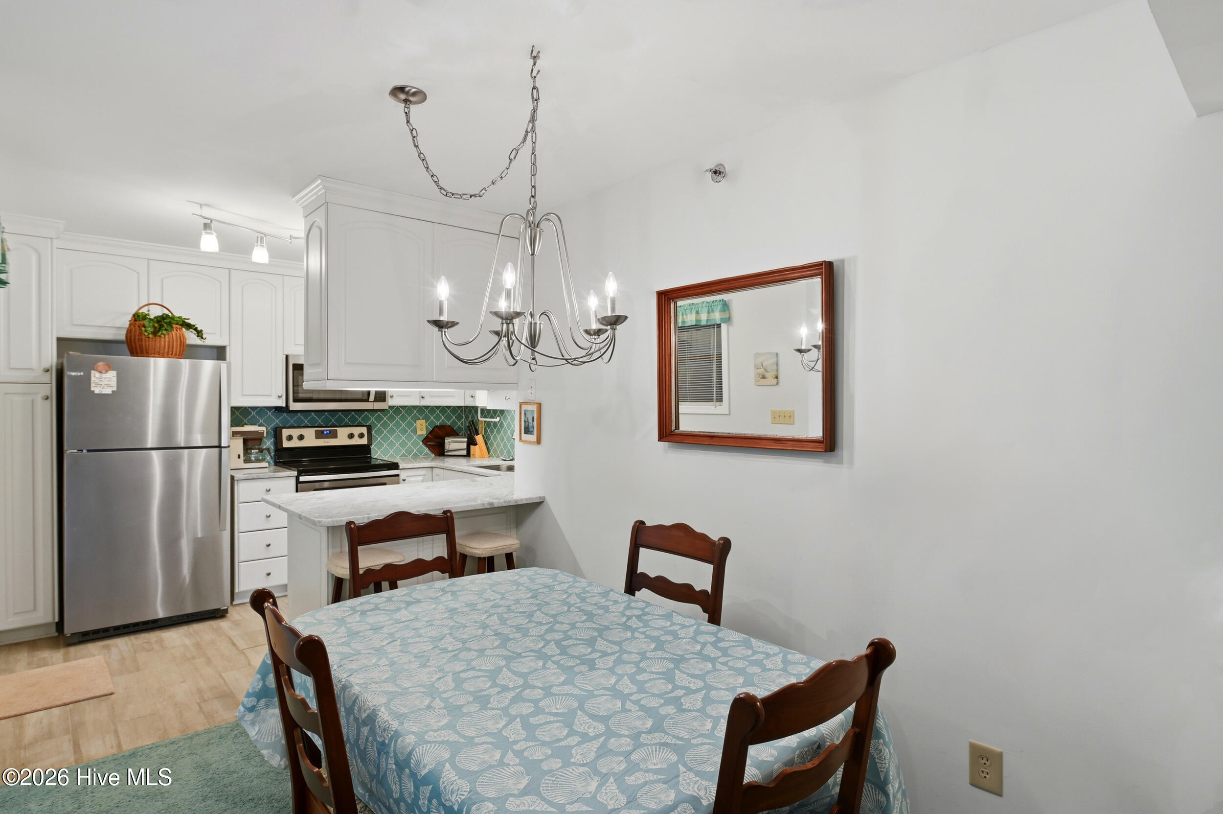 100563274 | Photo 15