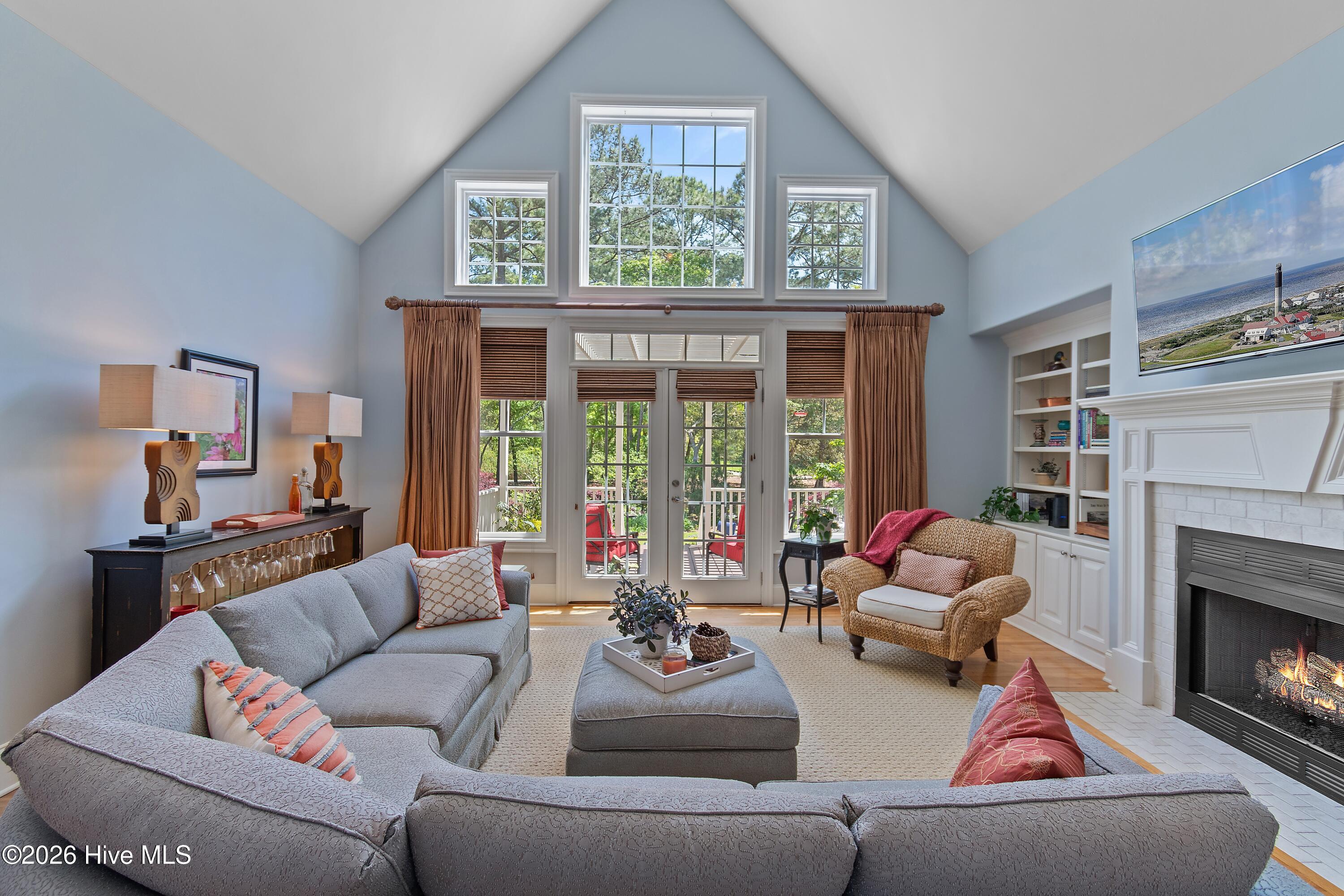 100567309 | Photo 28