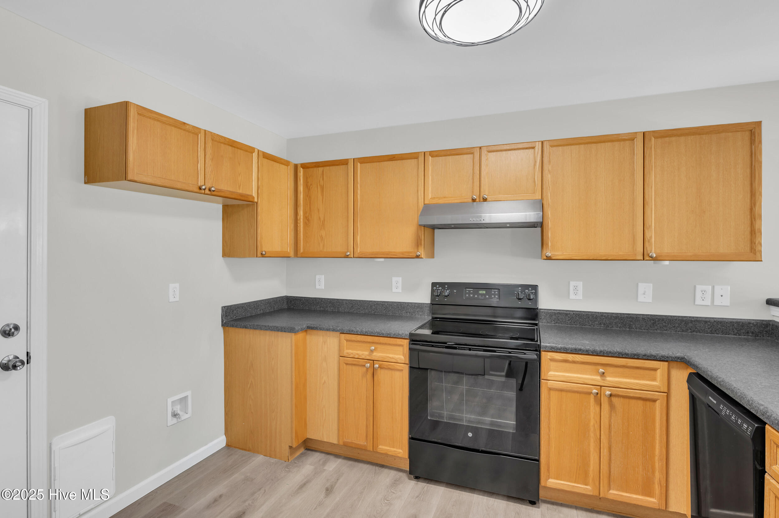 100531255 | Photo 13