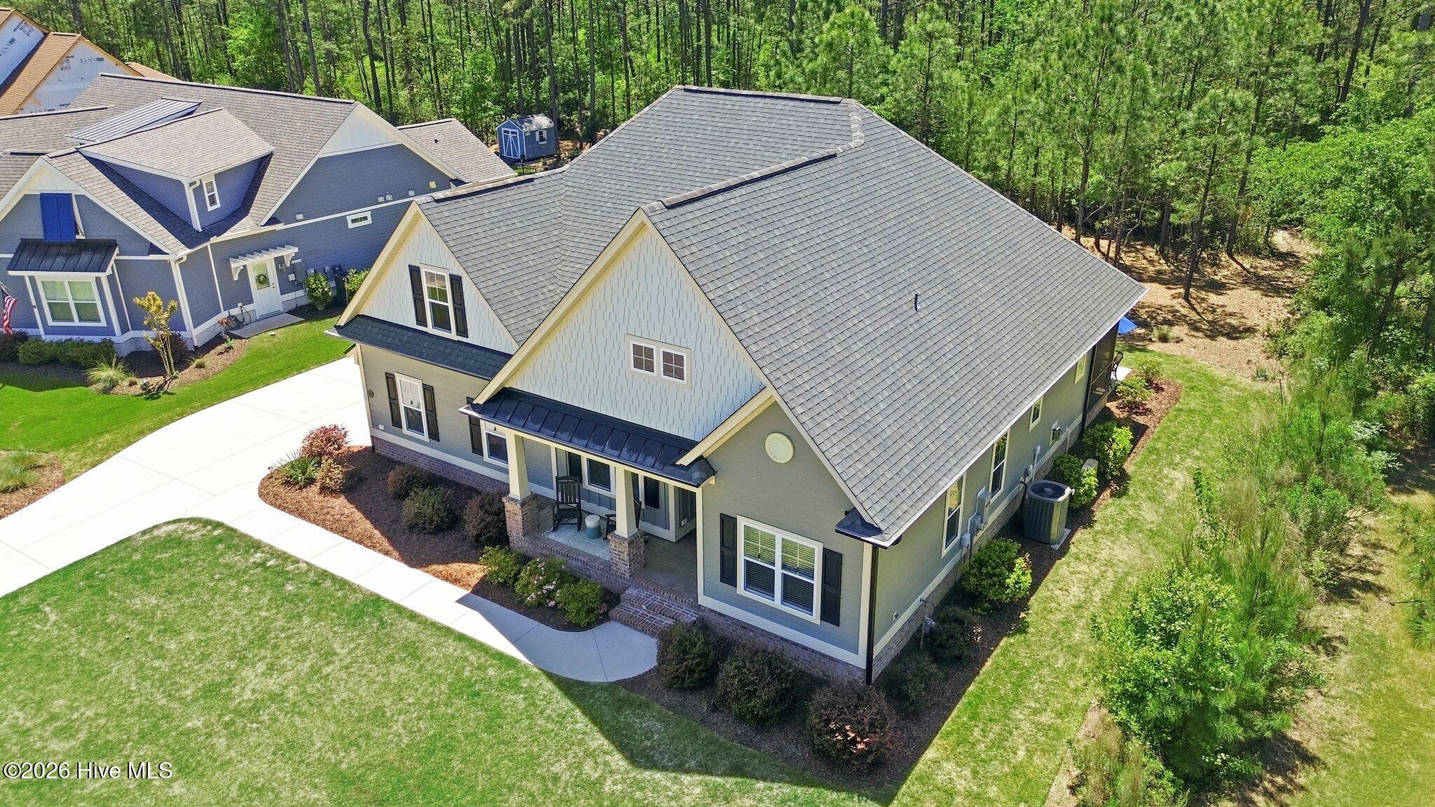 100569004 | Photo 71