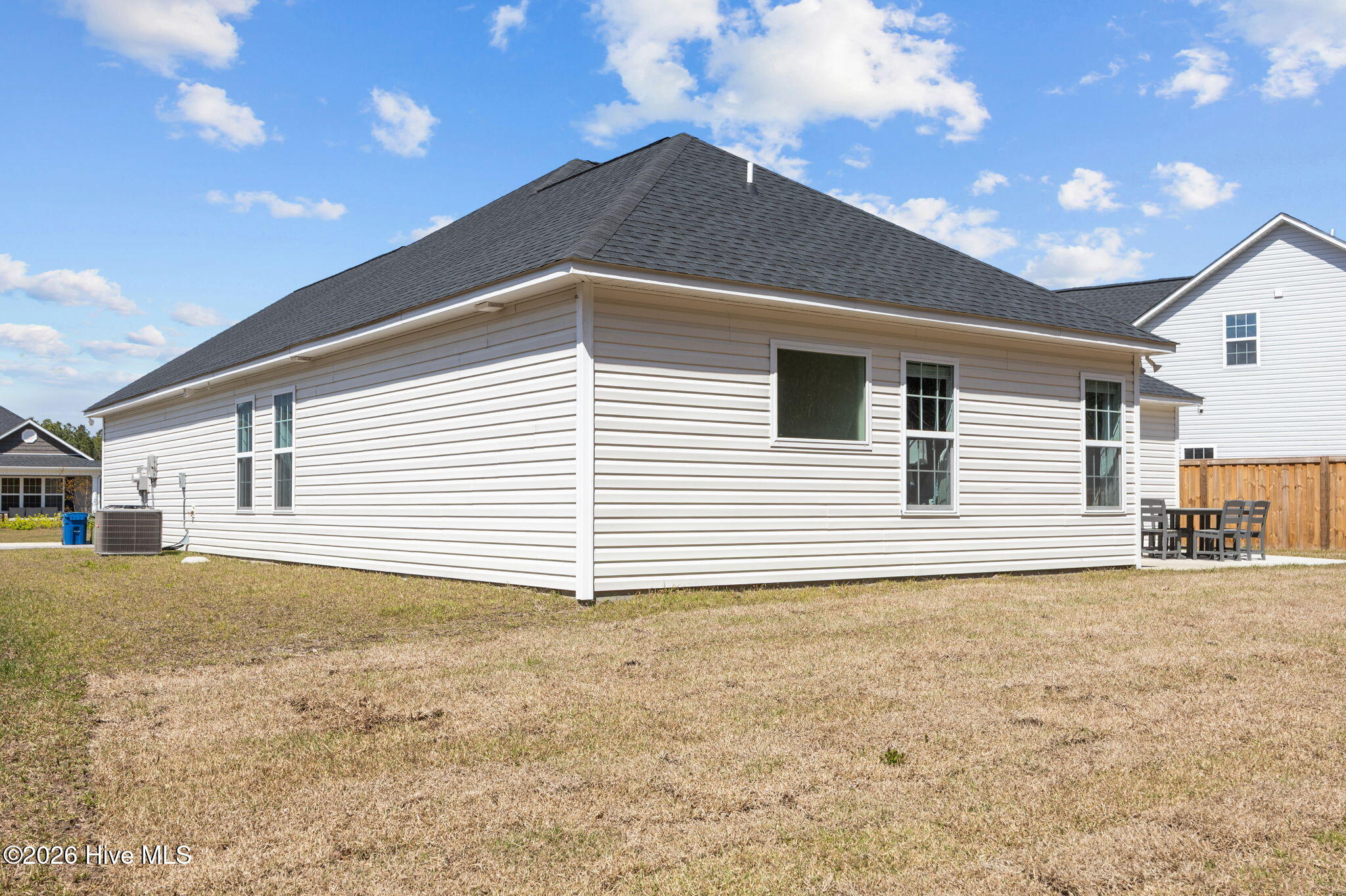 100563738 | Photo 50