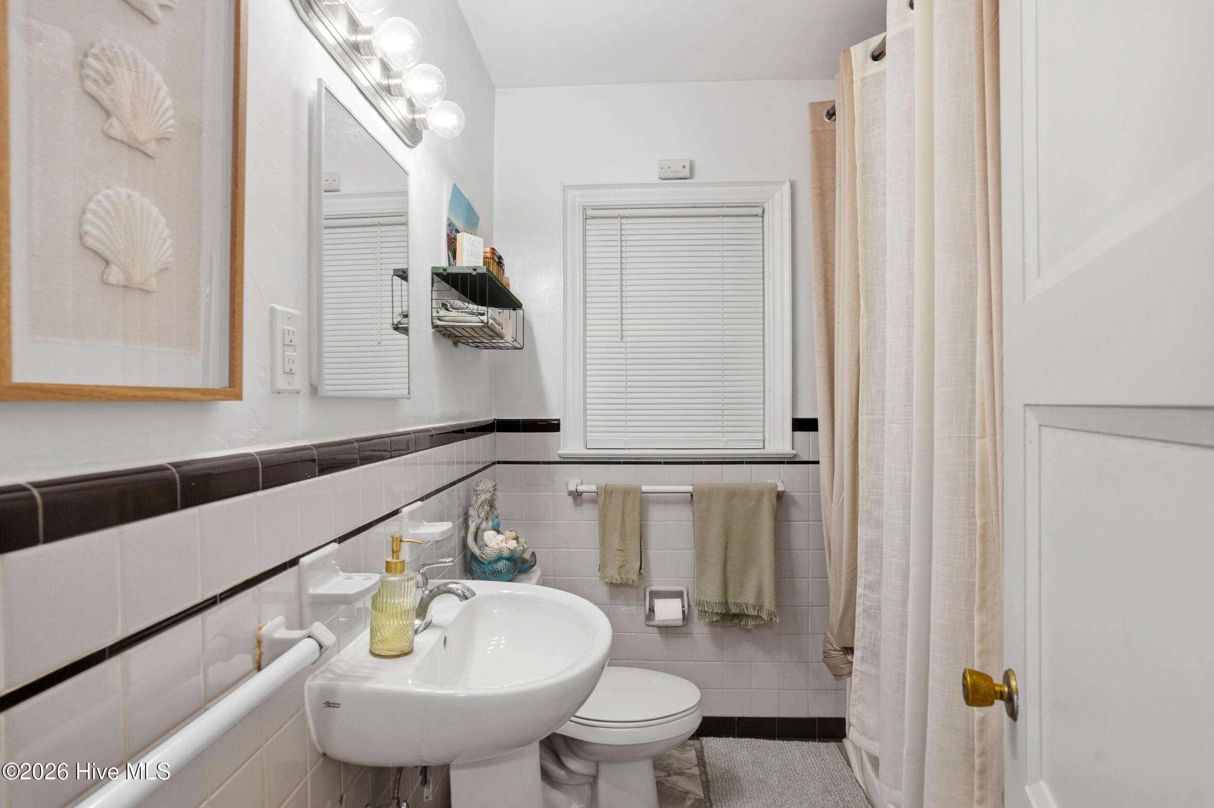 100566091 | Photo 21