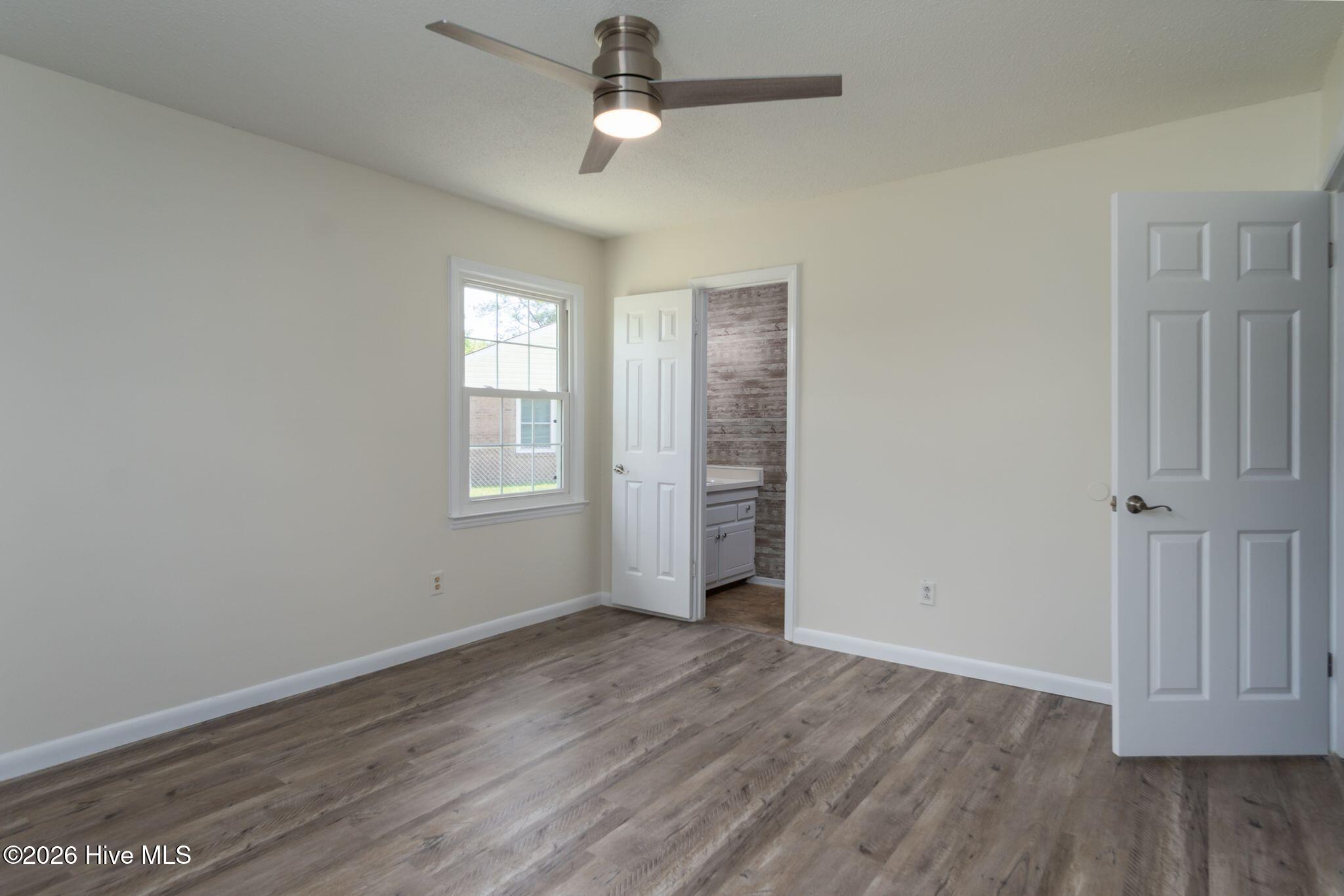 100568369 | Photo 34