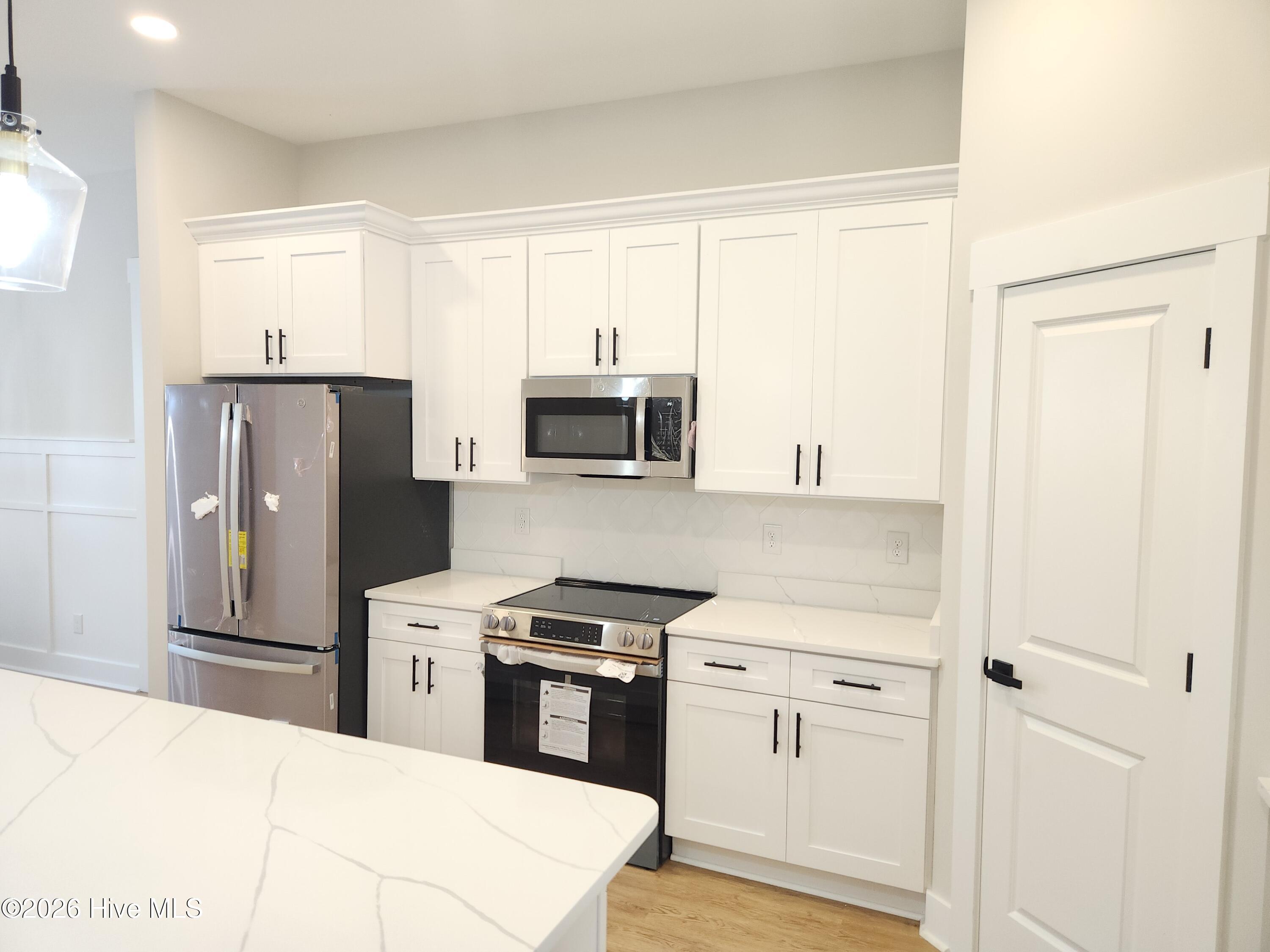 100566196 | Photo 22