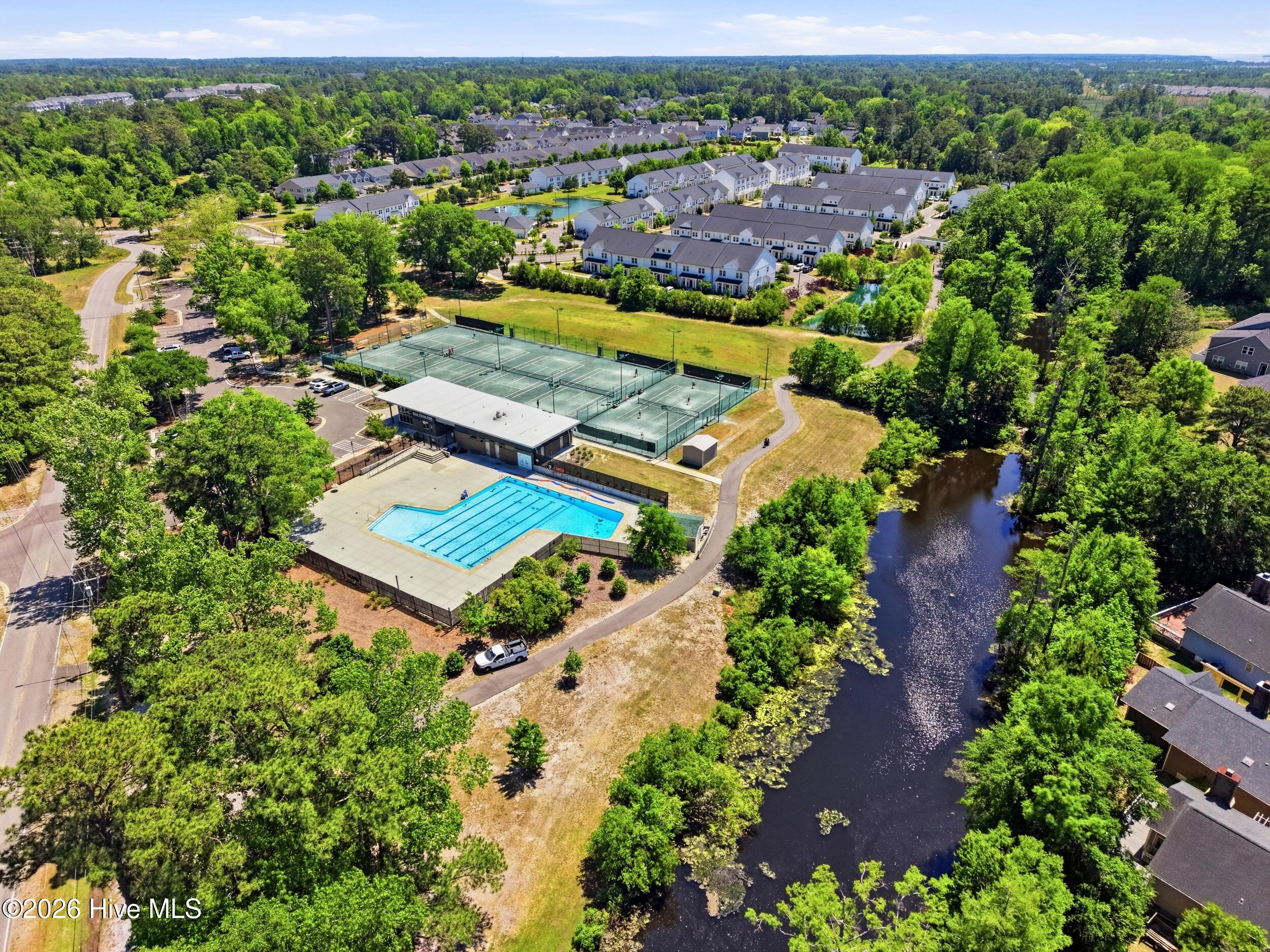 100569296 | Photo 30