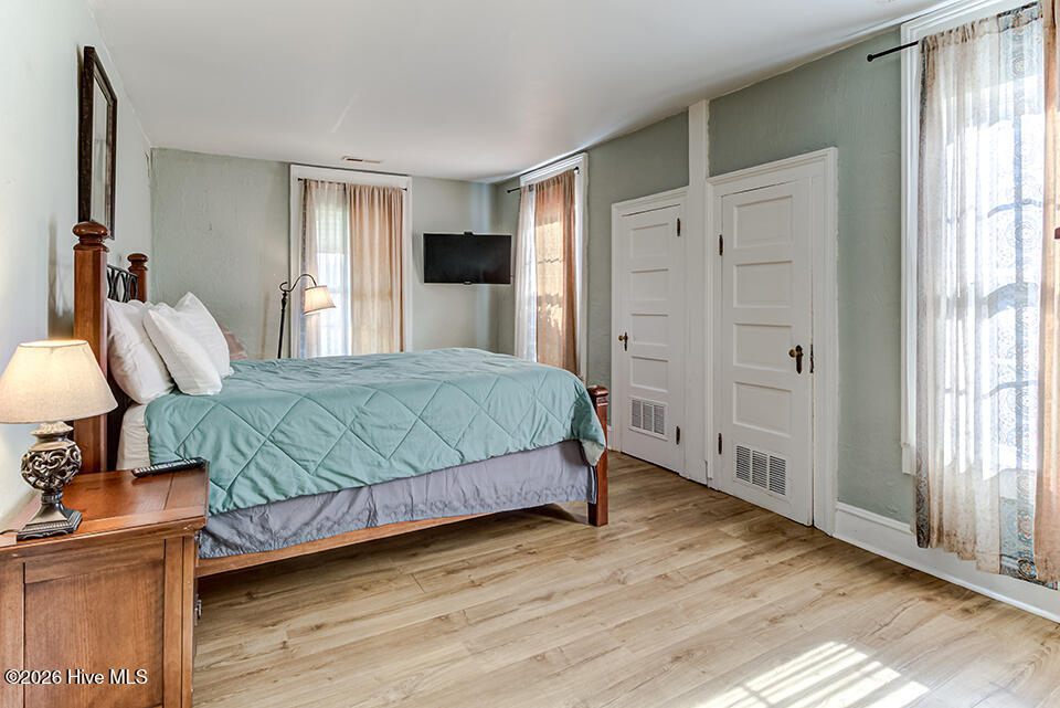 100550218 | Photo 18