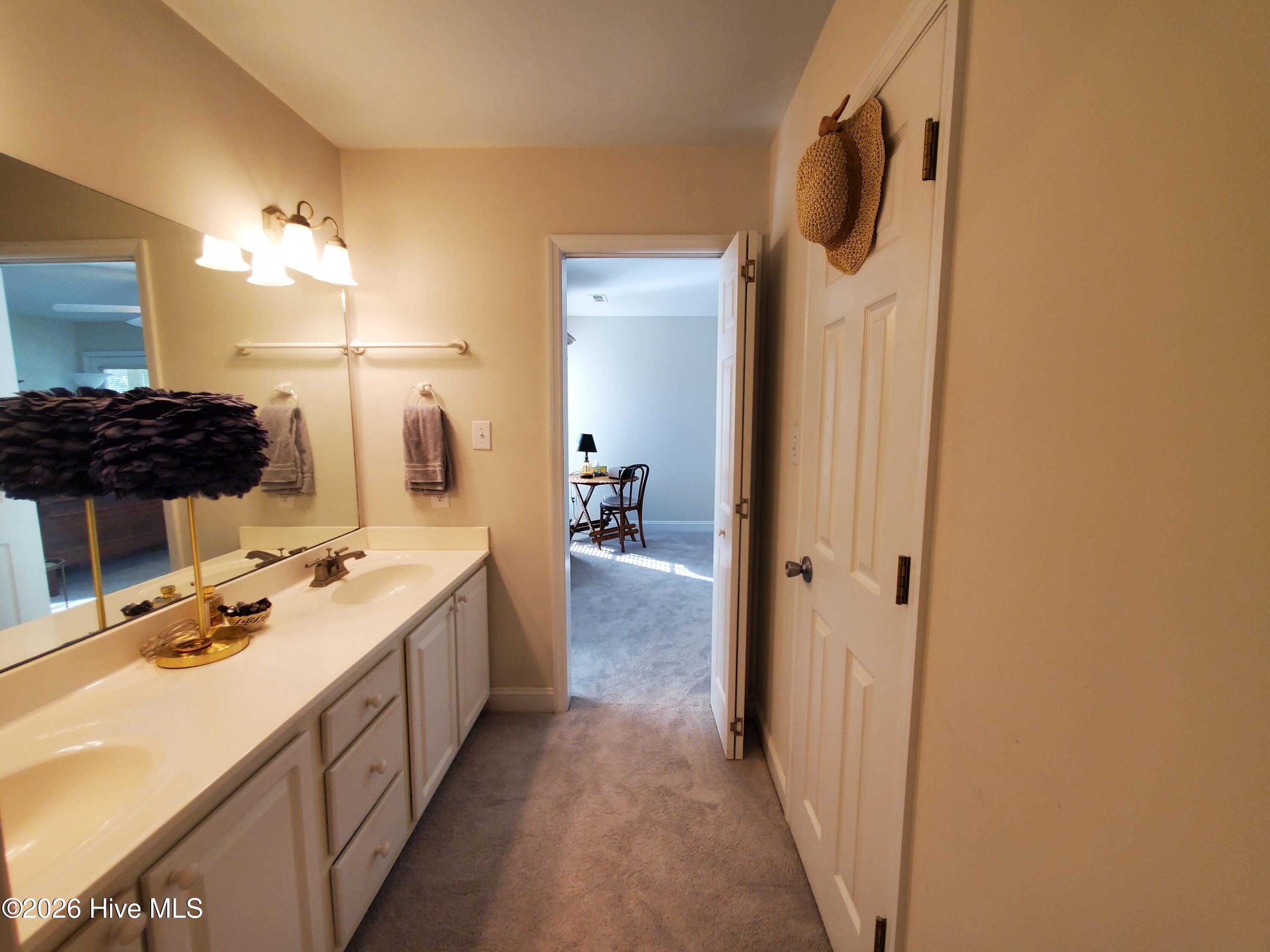 100560491 | Photo 56