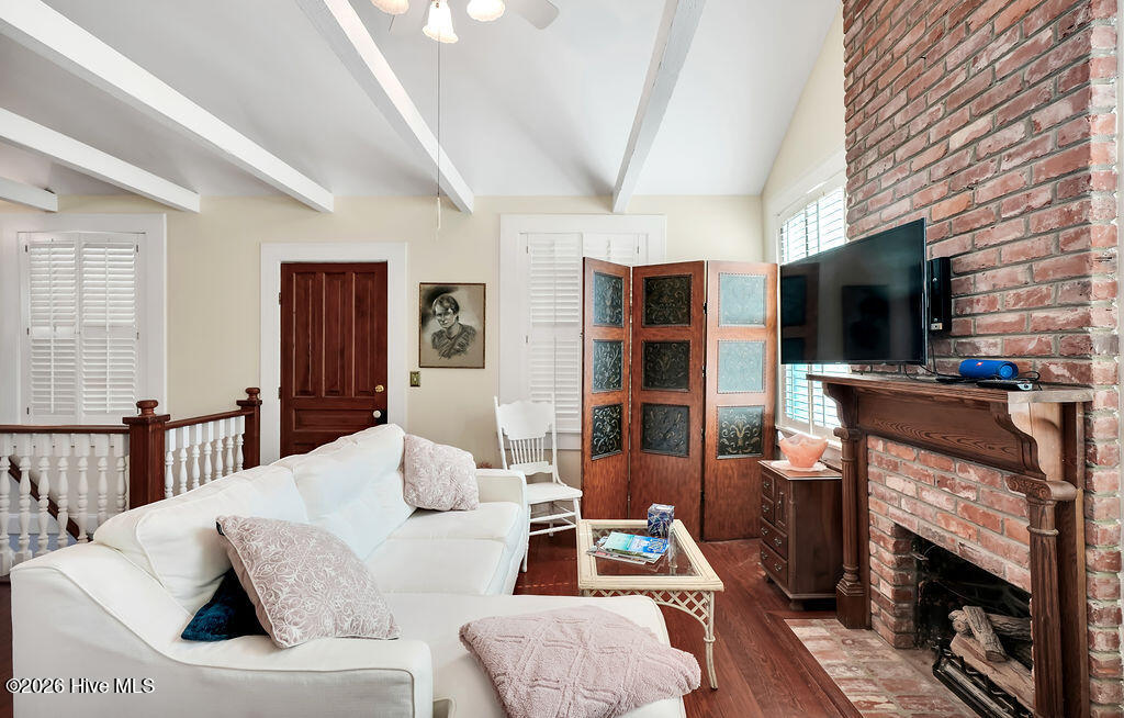 100563749 | Photo 31