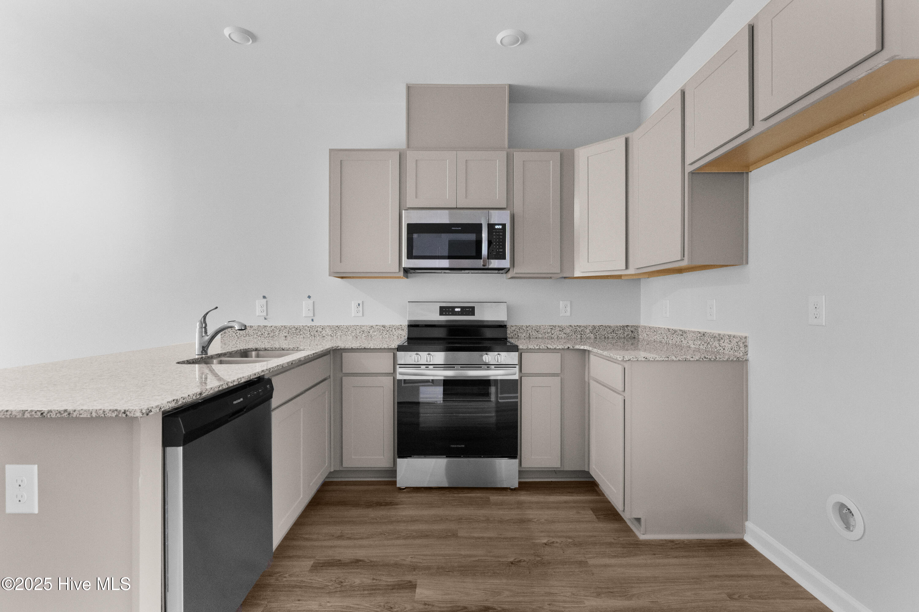 100511298 | Photo 12