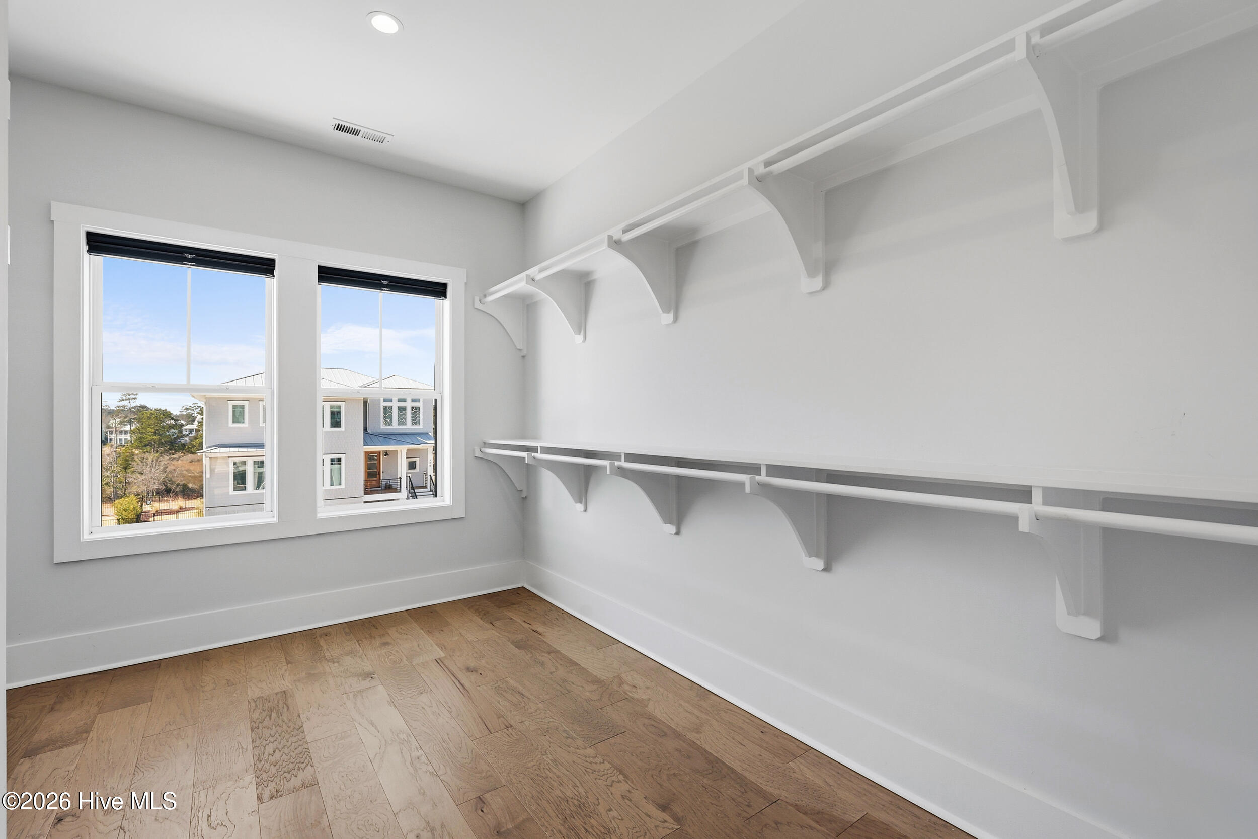 100553970 | Photo 46