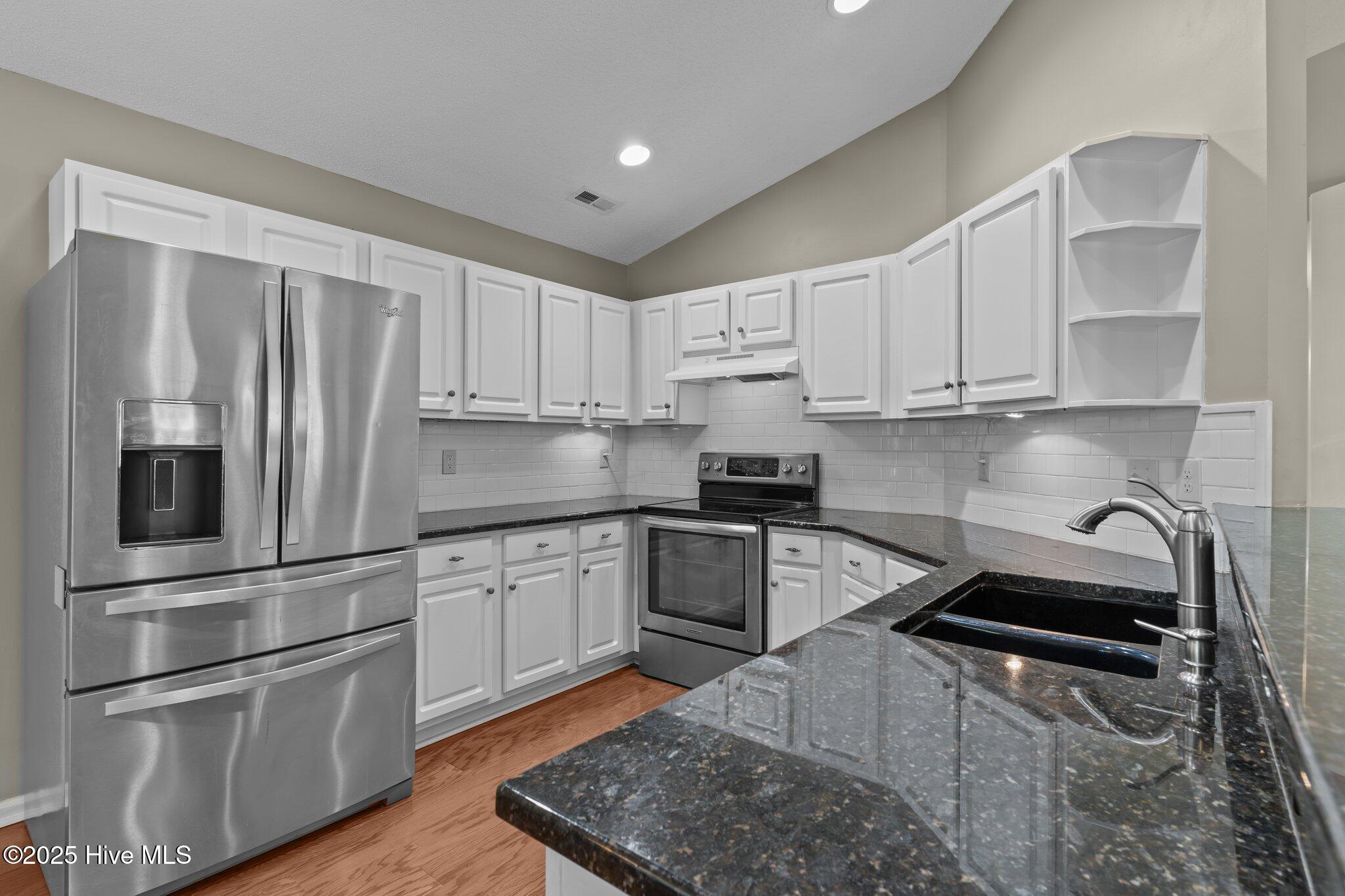 100505182 | Photo 13