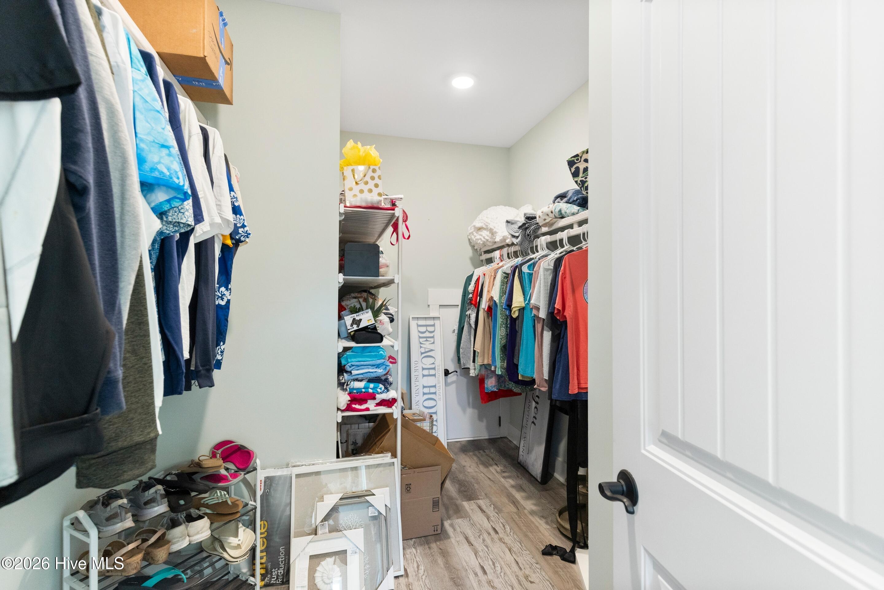 100548444 | Photo 52