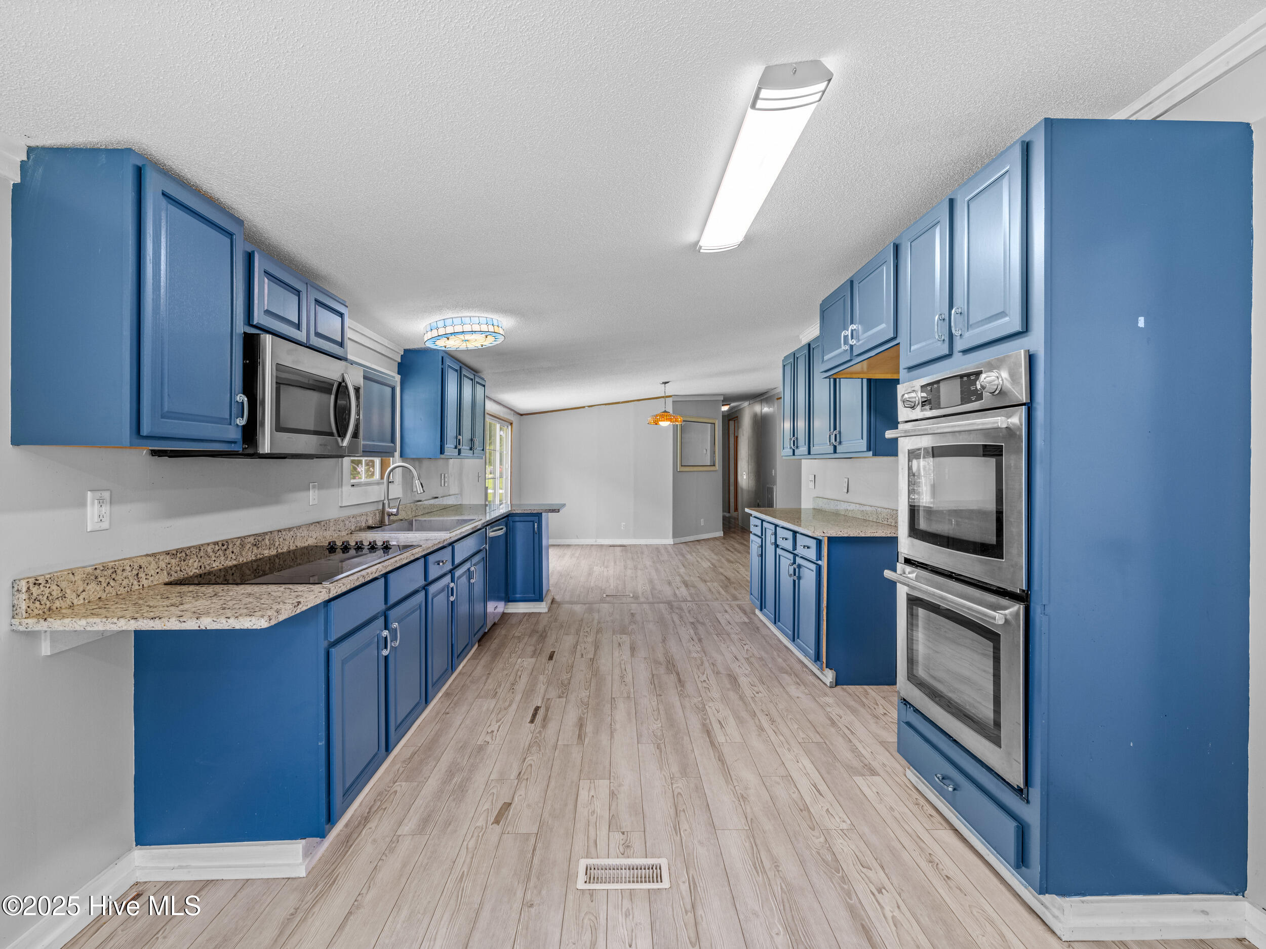 100520478 | Photo 11