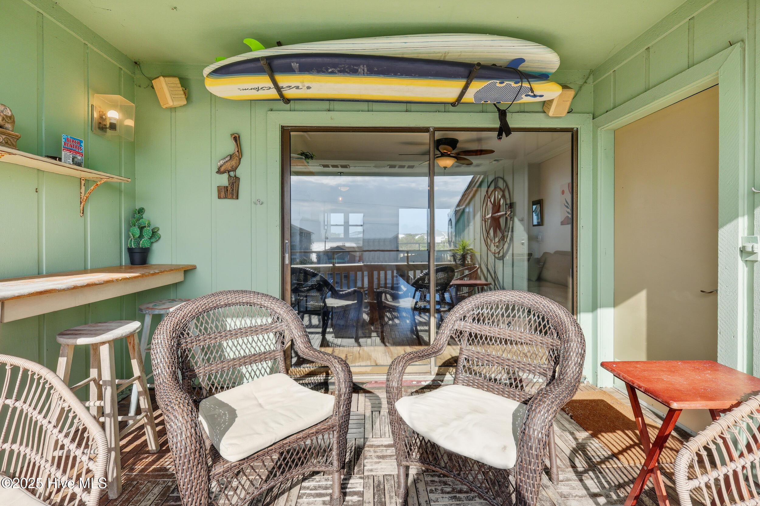 100536359 | Photo 25