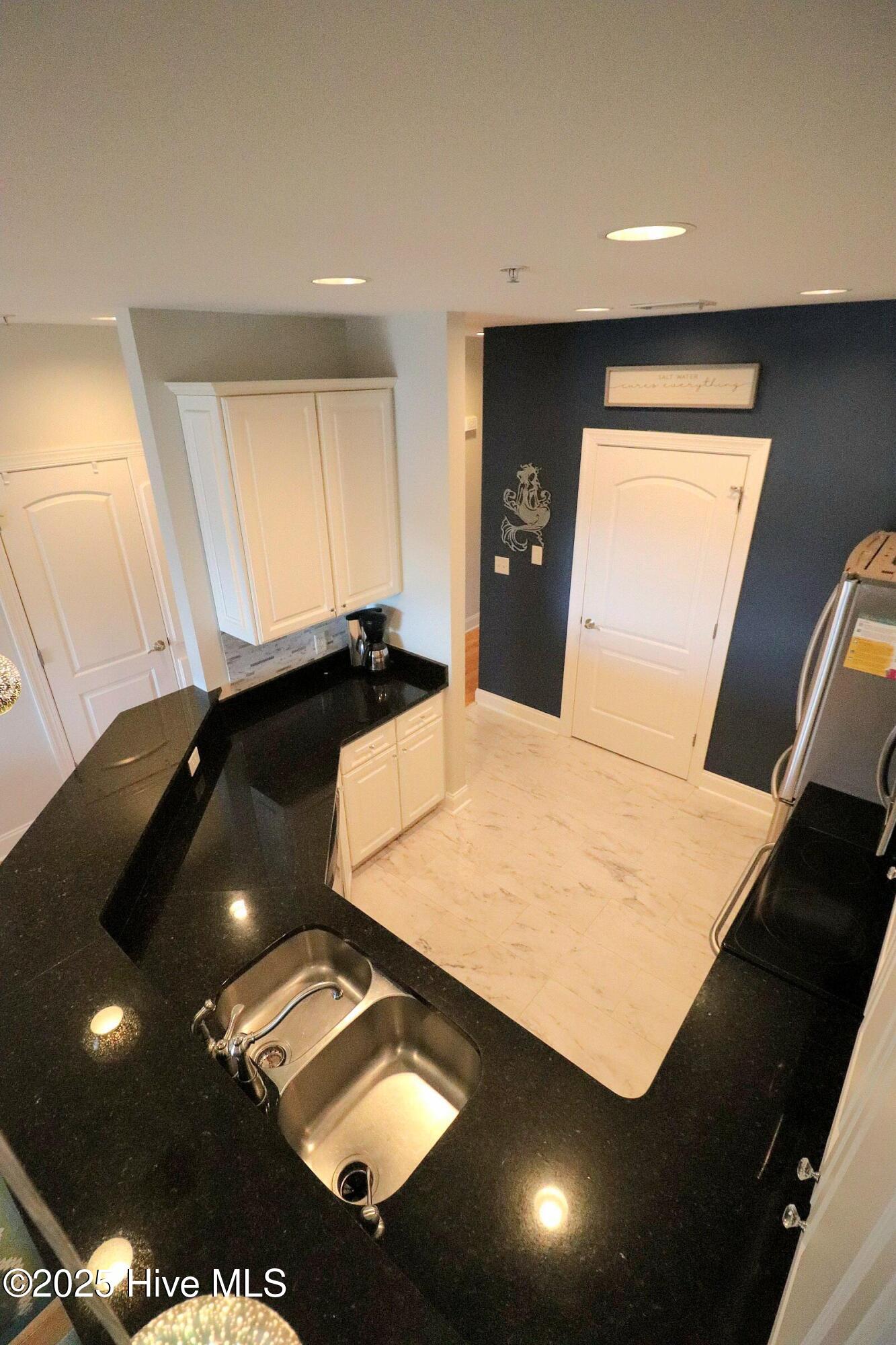 100530472 | Photo 11