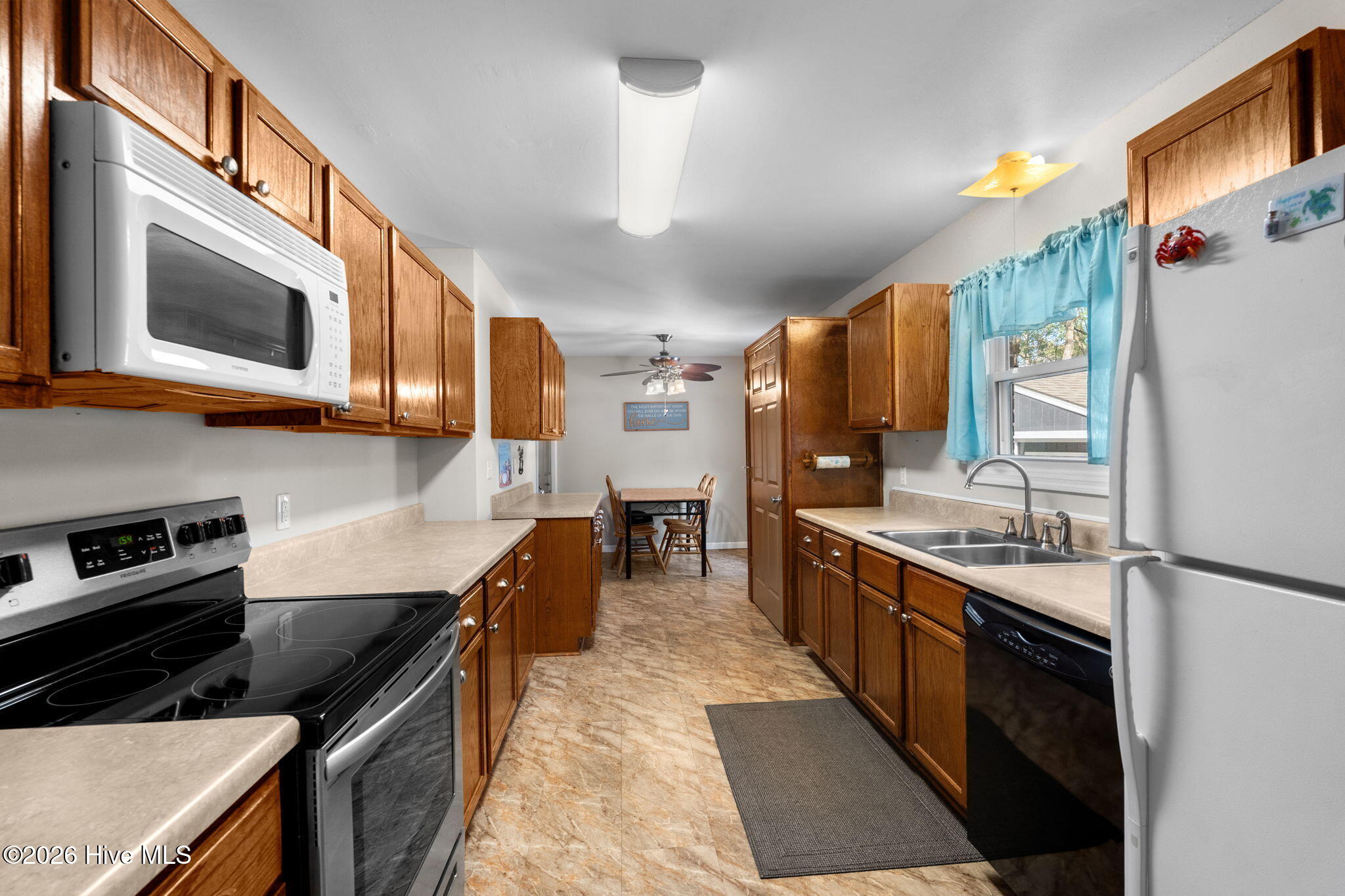 100548359 | Photo 13