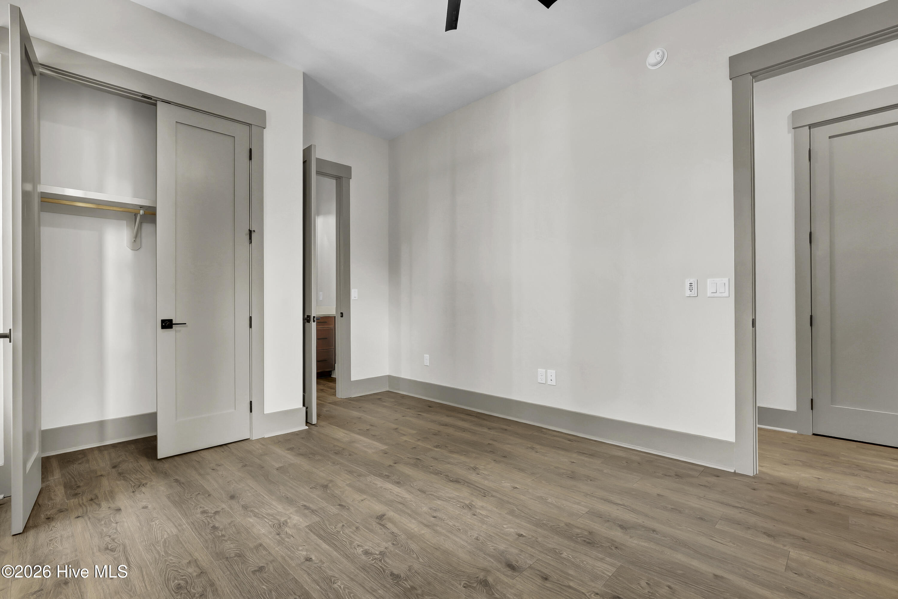 100554929 | Photo 42