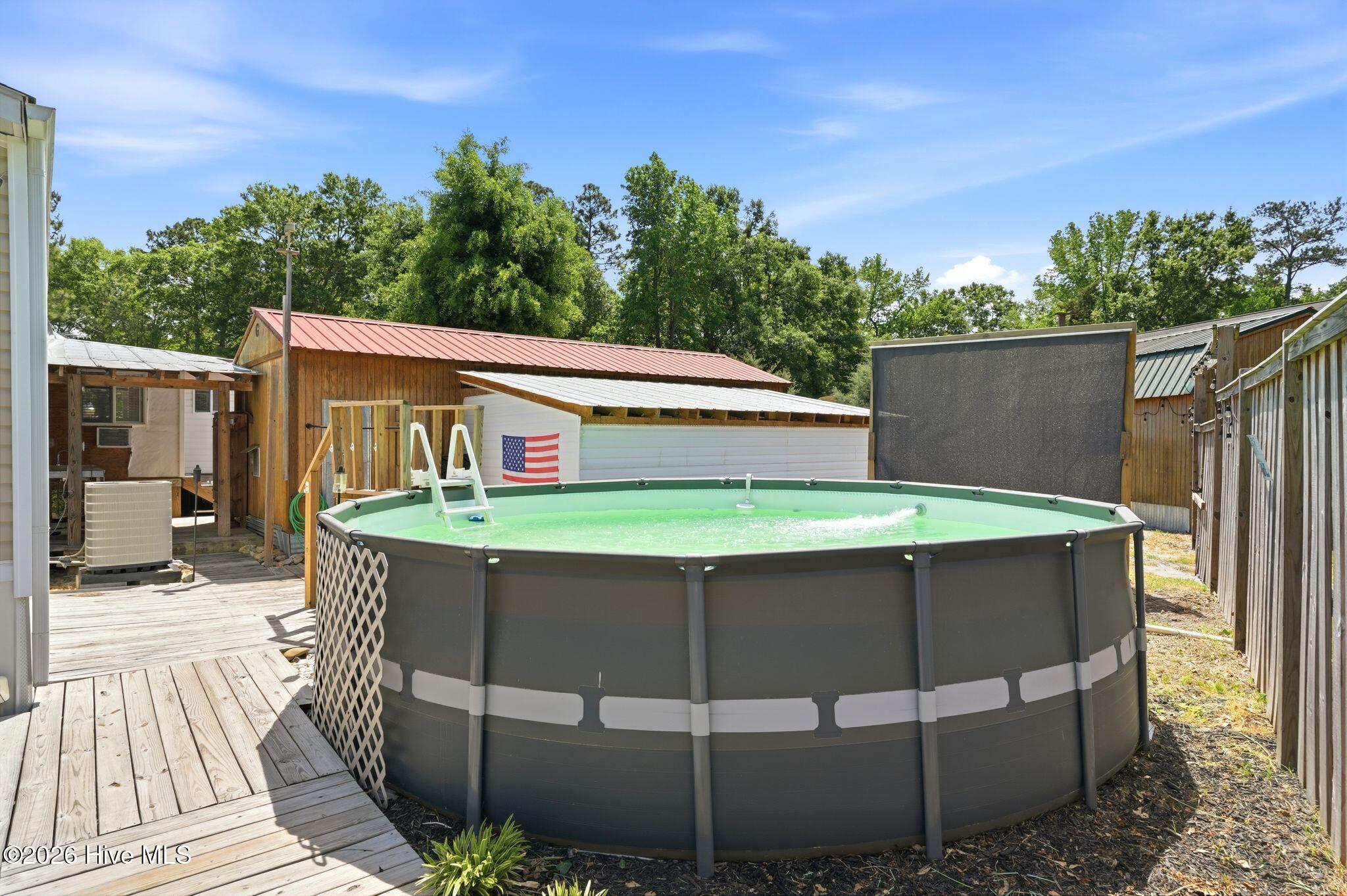 100570161 | Photo 34