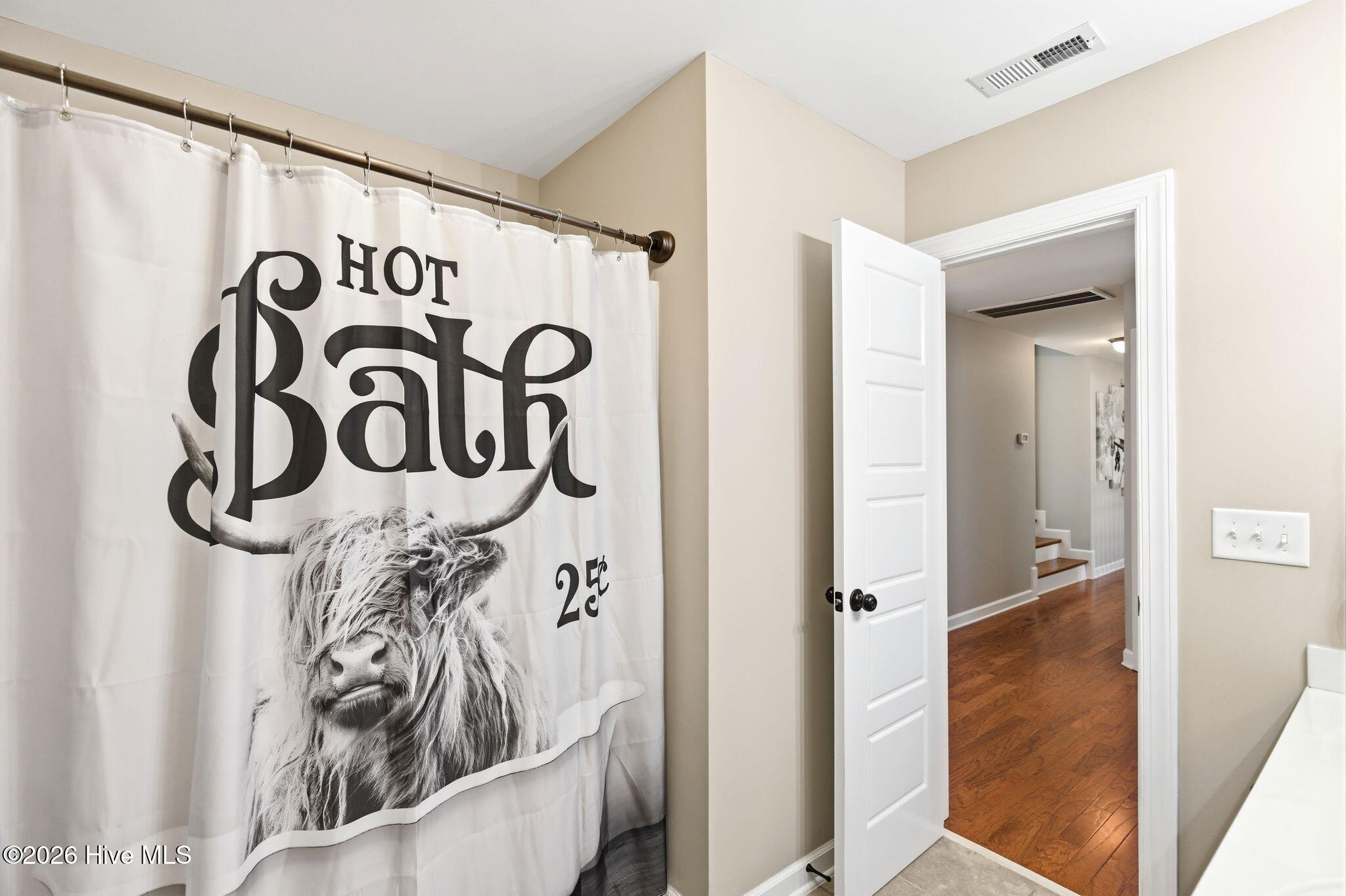 100563379 | Photo 47