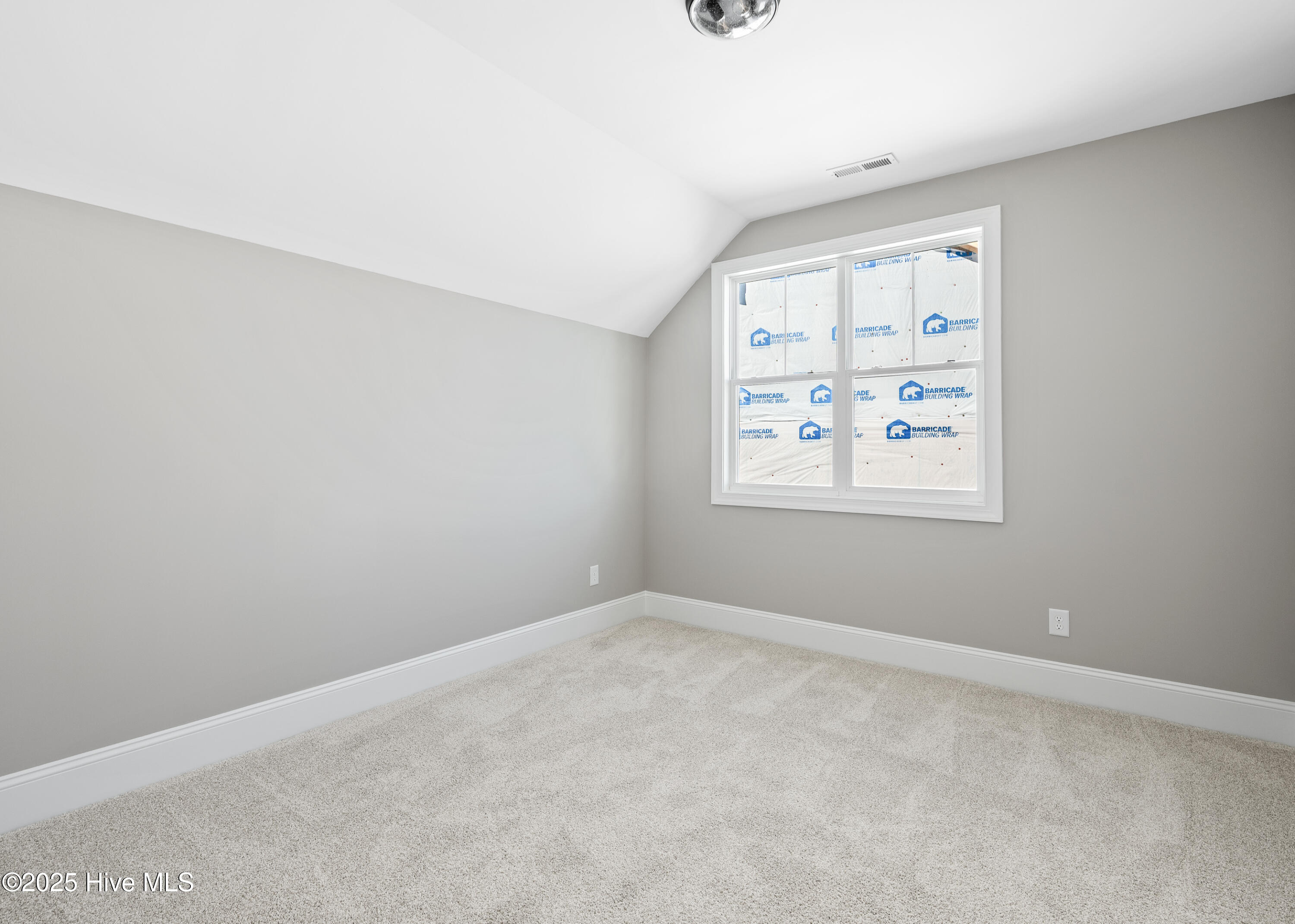 100537185 | Photo 31