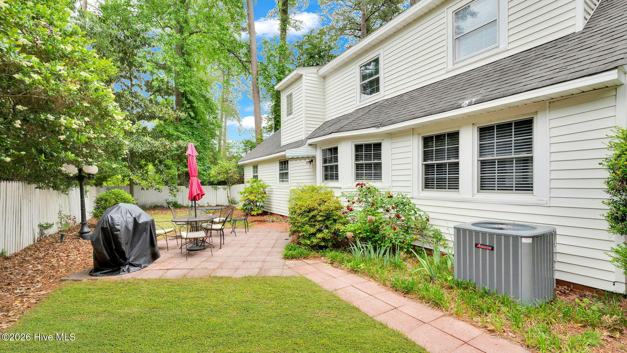 3-web-or-mls-1902 Sherwood Drive-4