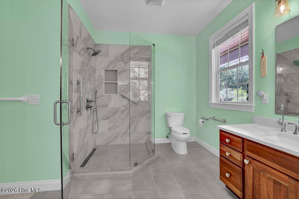 100568961 | Photo 30