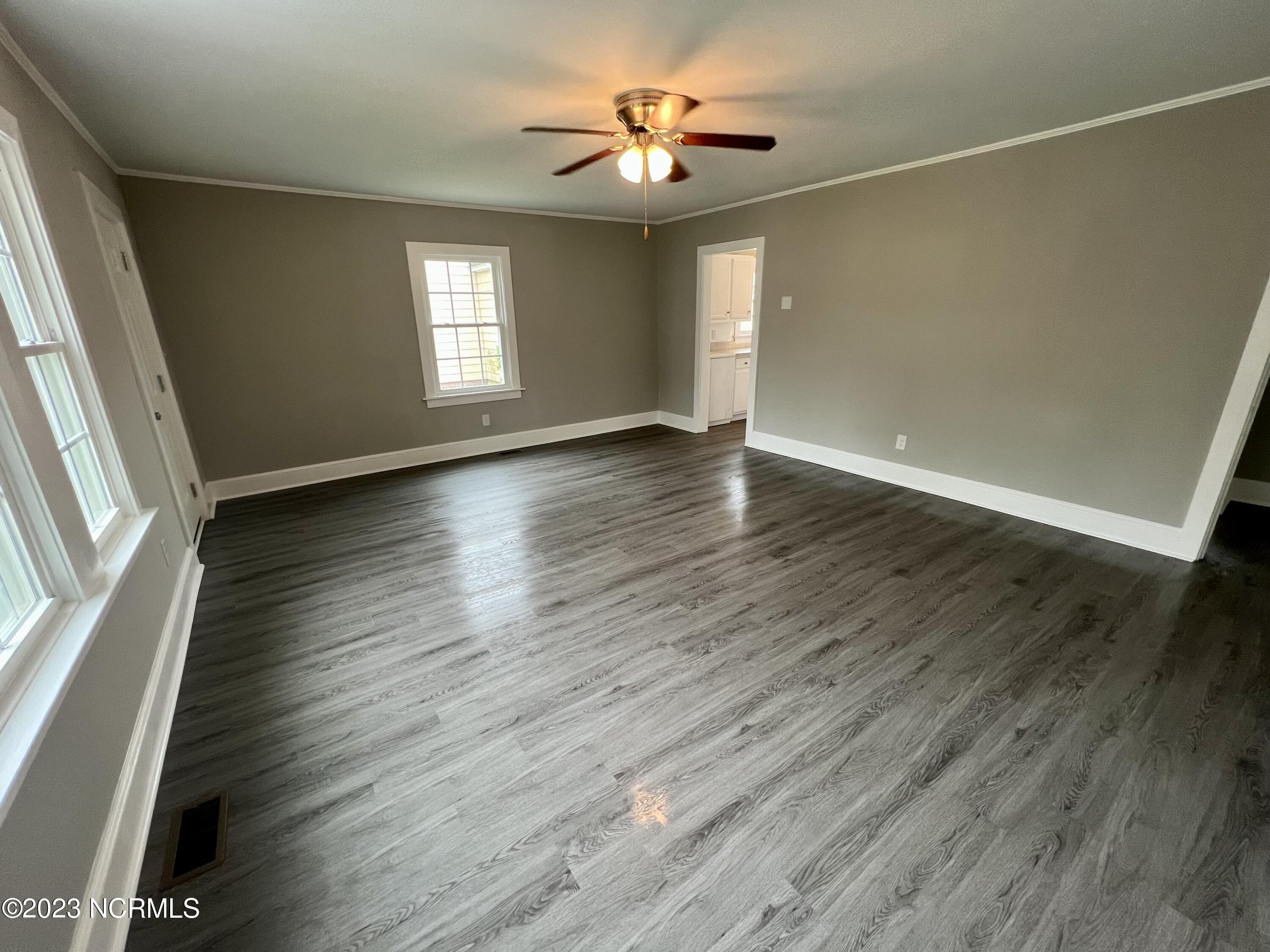 121 N Fairview Circle