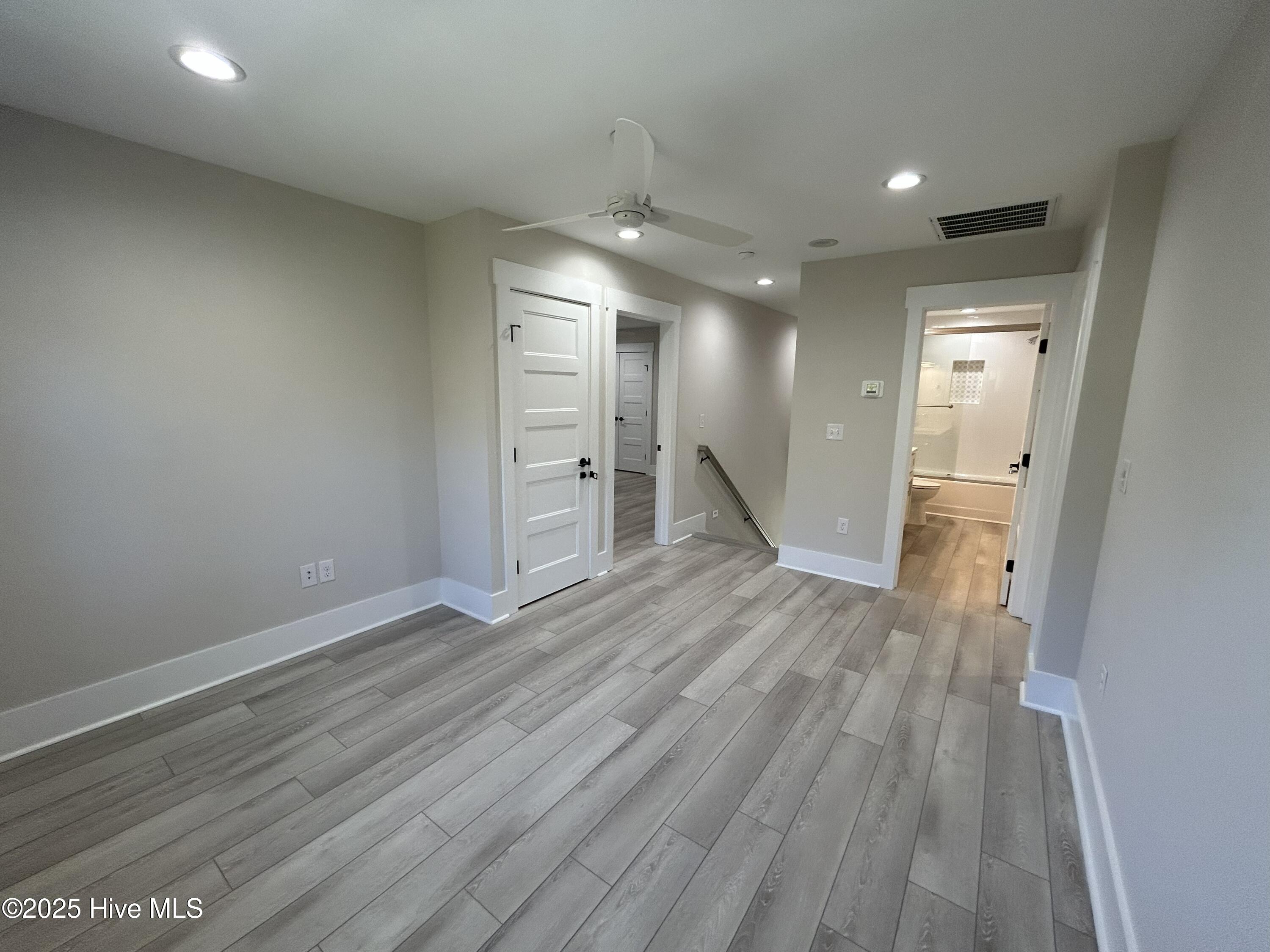 100541587 | Photo 26