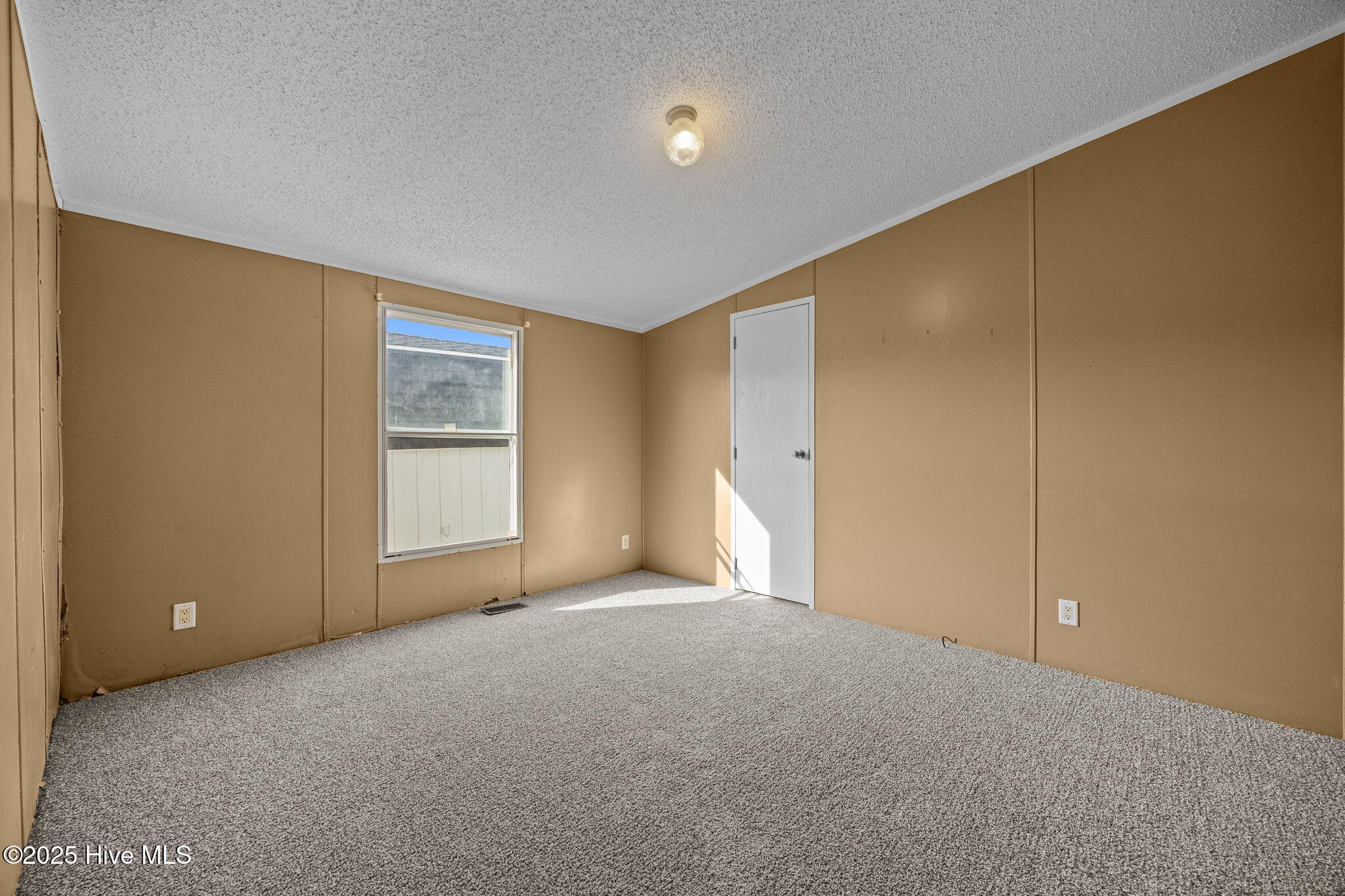 100546042 | Photo 23