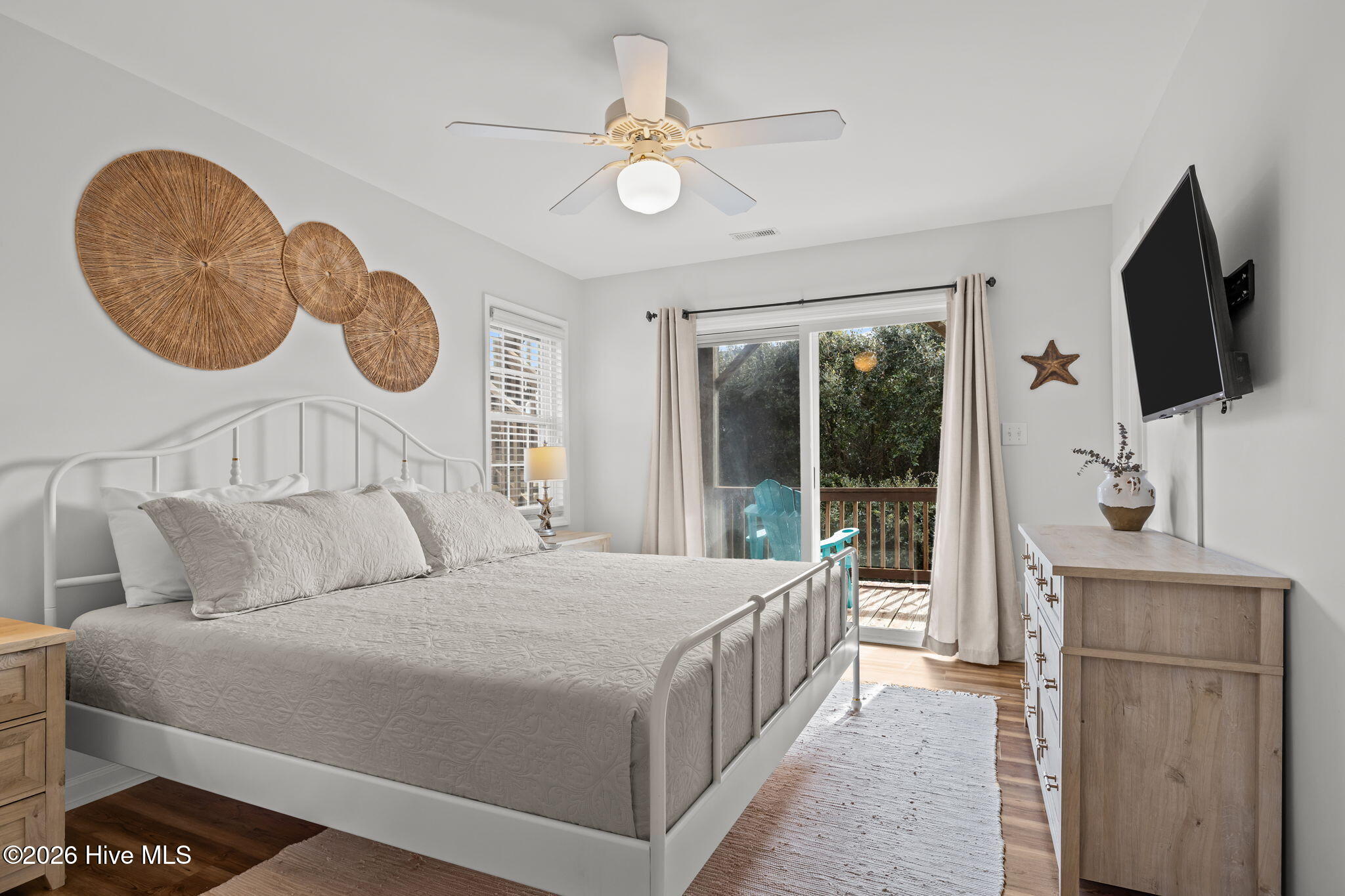 100547357 | Photo 35