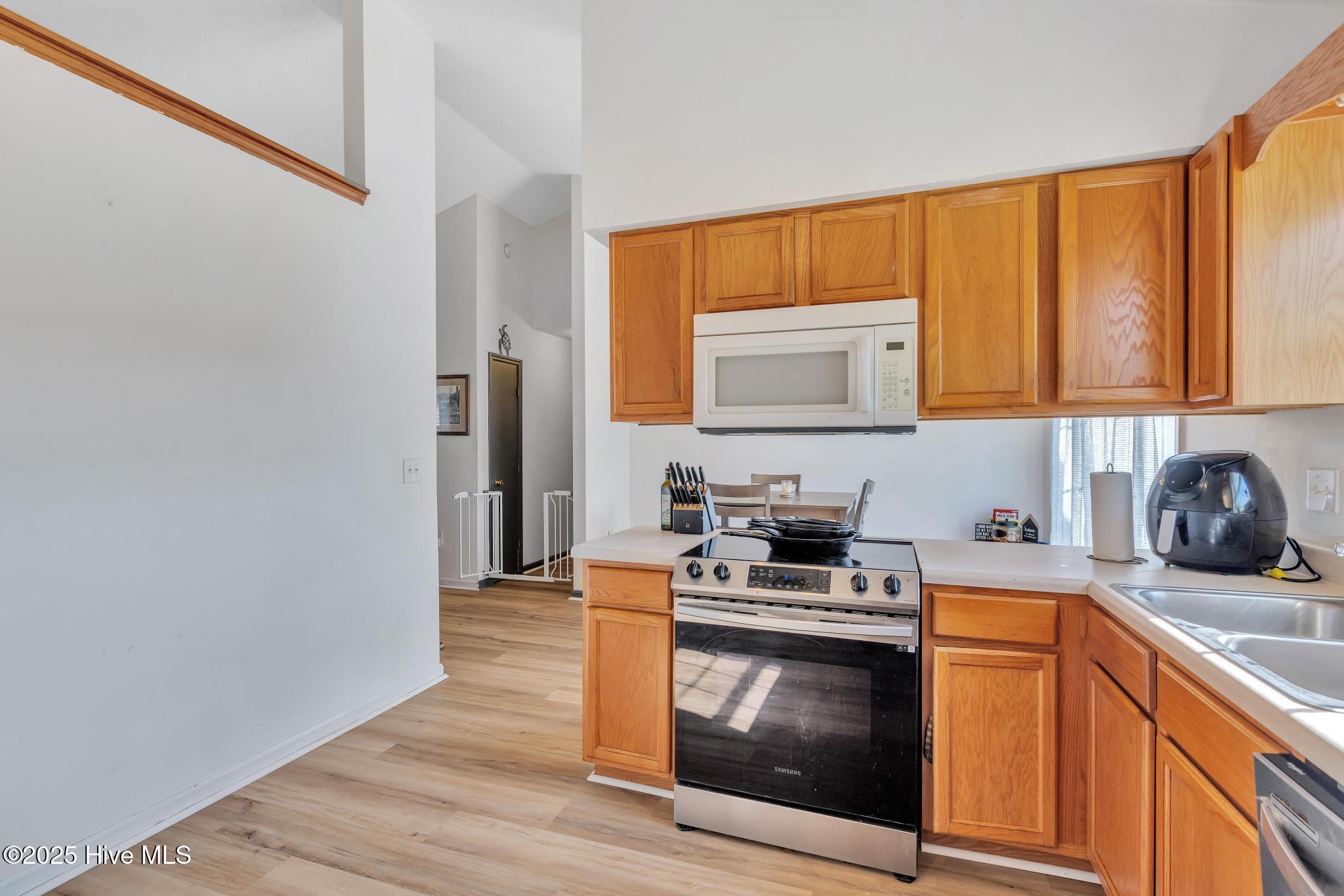 100525270 | Photo 14