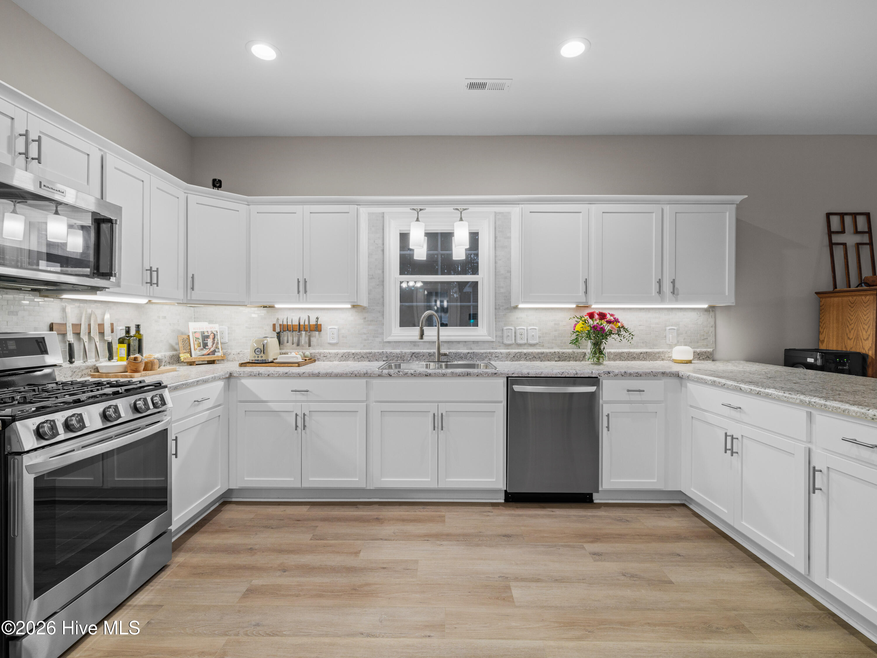 100549513 | Photo 17