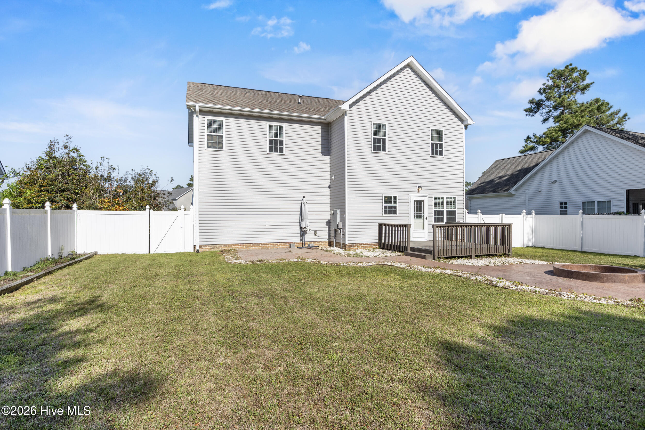 211 Wedgefield Circle,Maple Hill