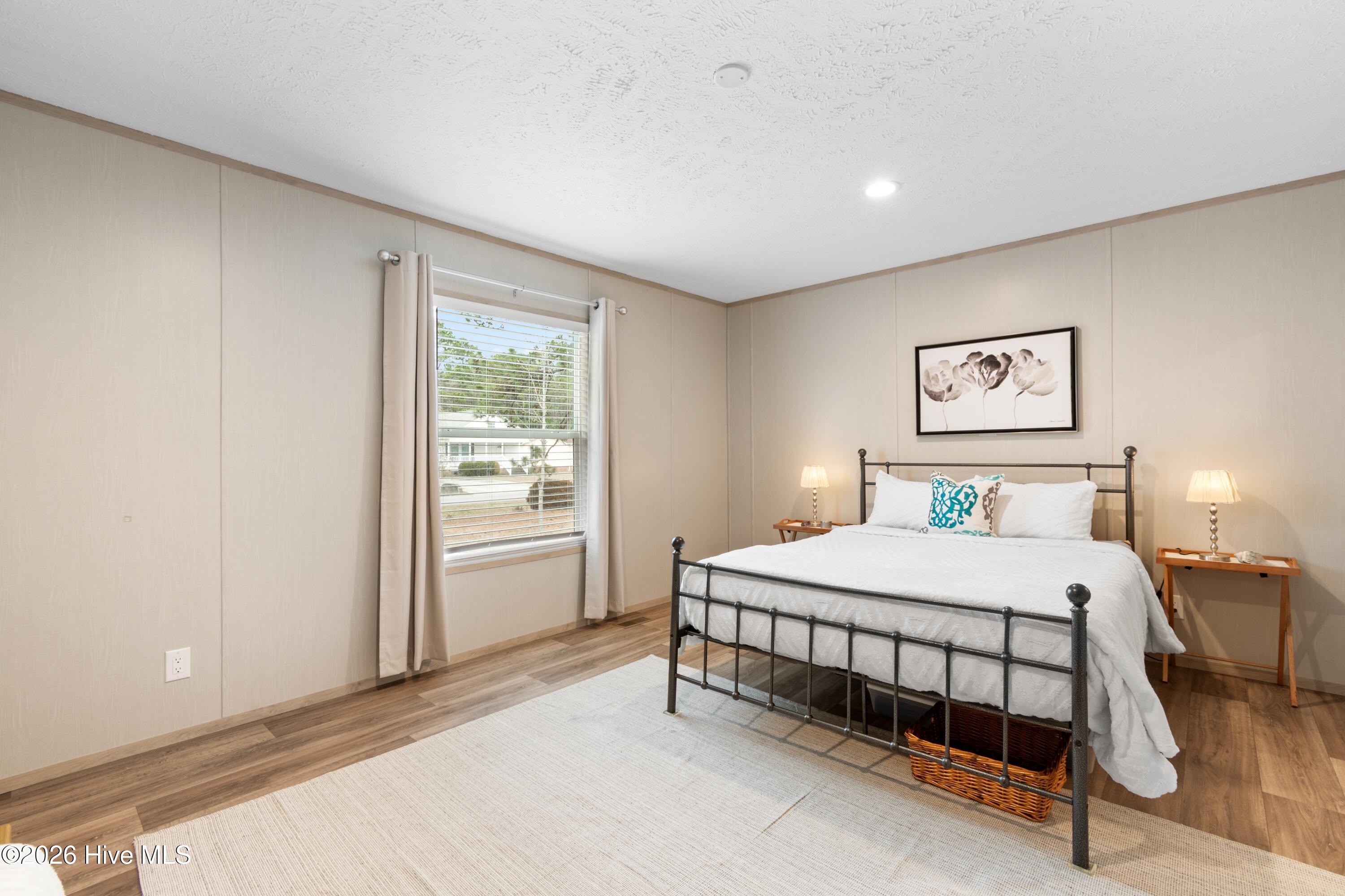 100558122 | Photo 18