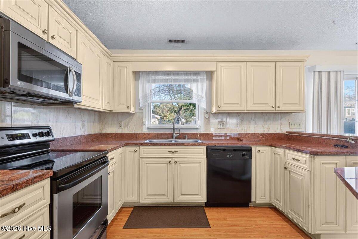 100549937 | Photo 20