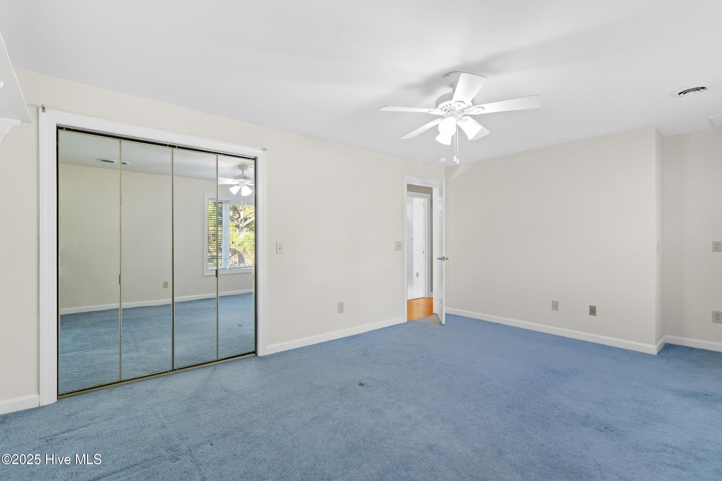 100531940 | Photo 42