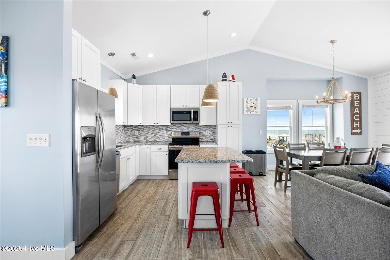 100528040 | Photo 12